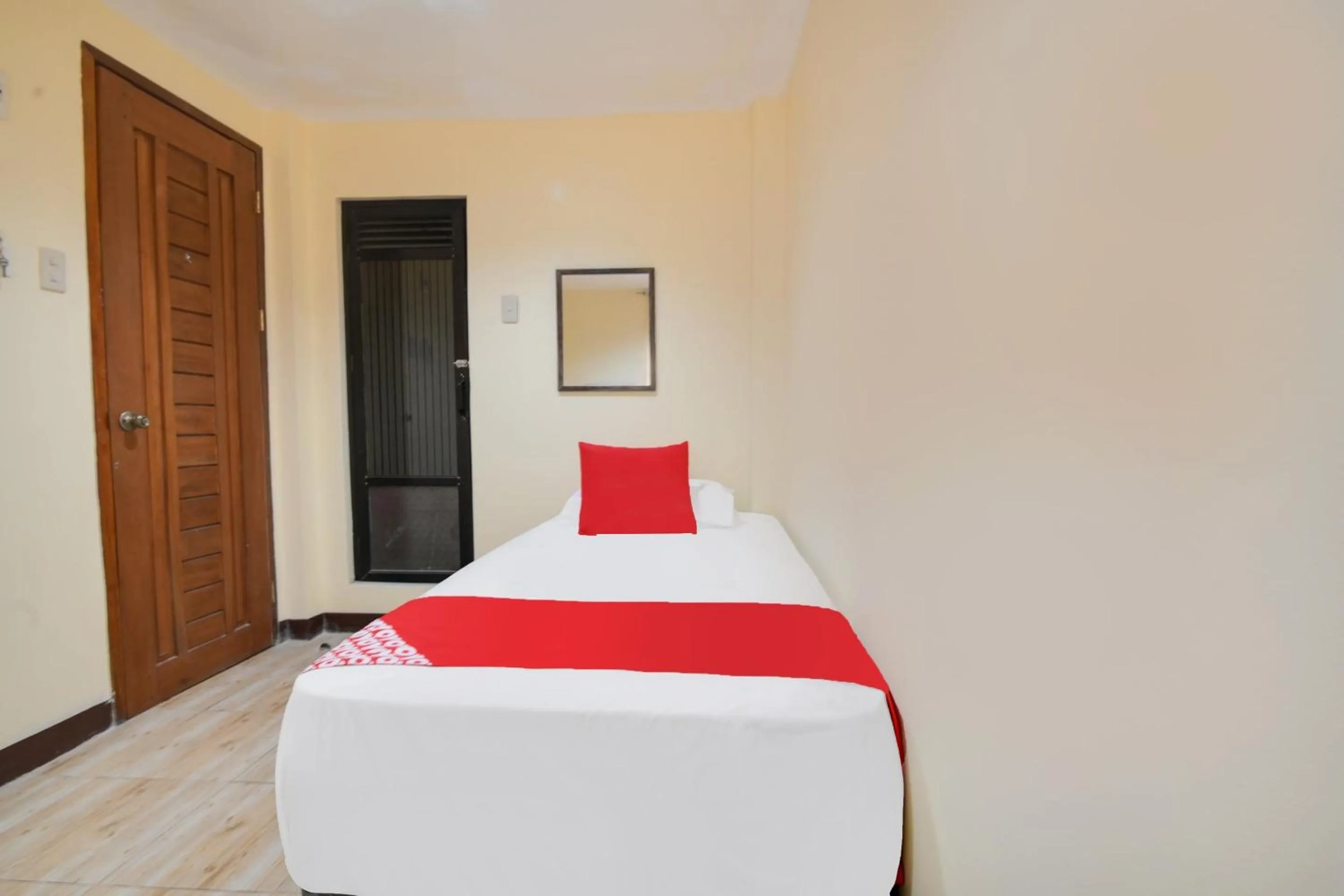 Bedroom in OYO 912 Fb Suites