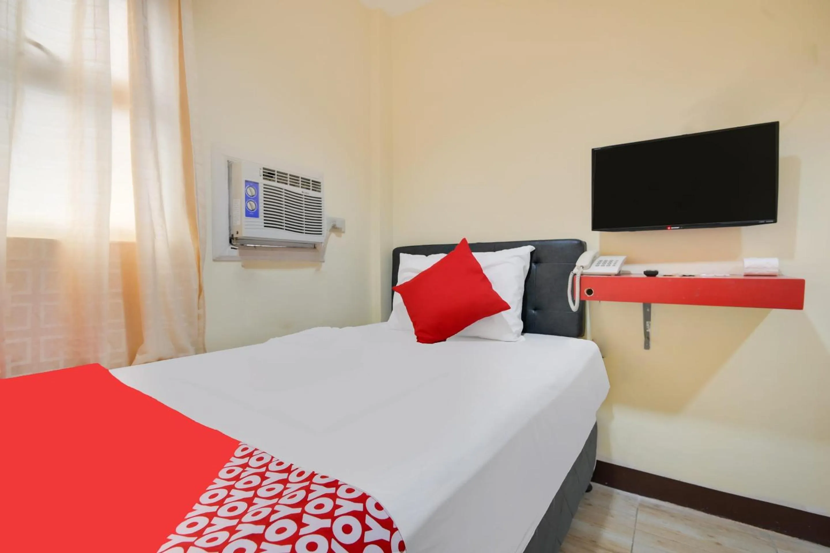 Bedroom in OYO 912 Fb Suites