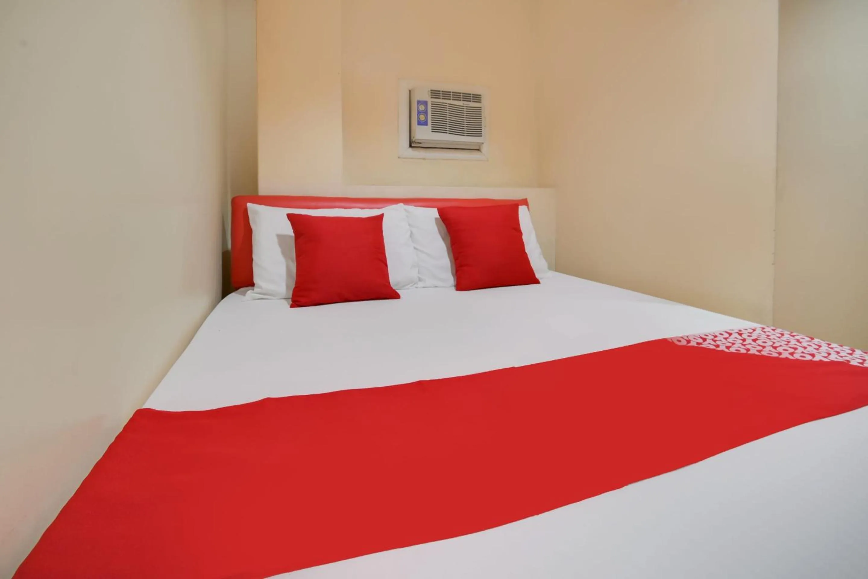 Bedroom in OYO 912 Fb Suites