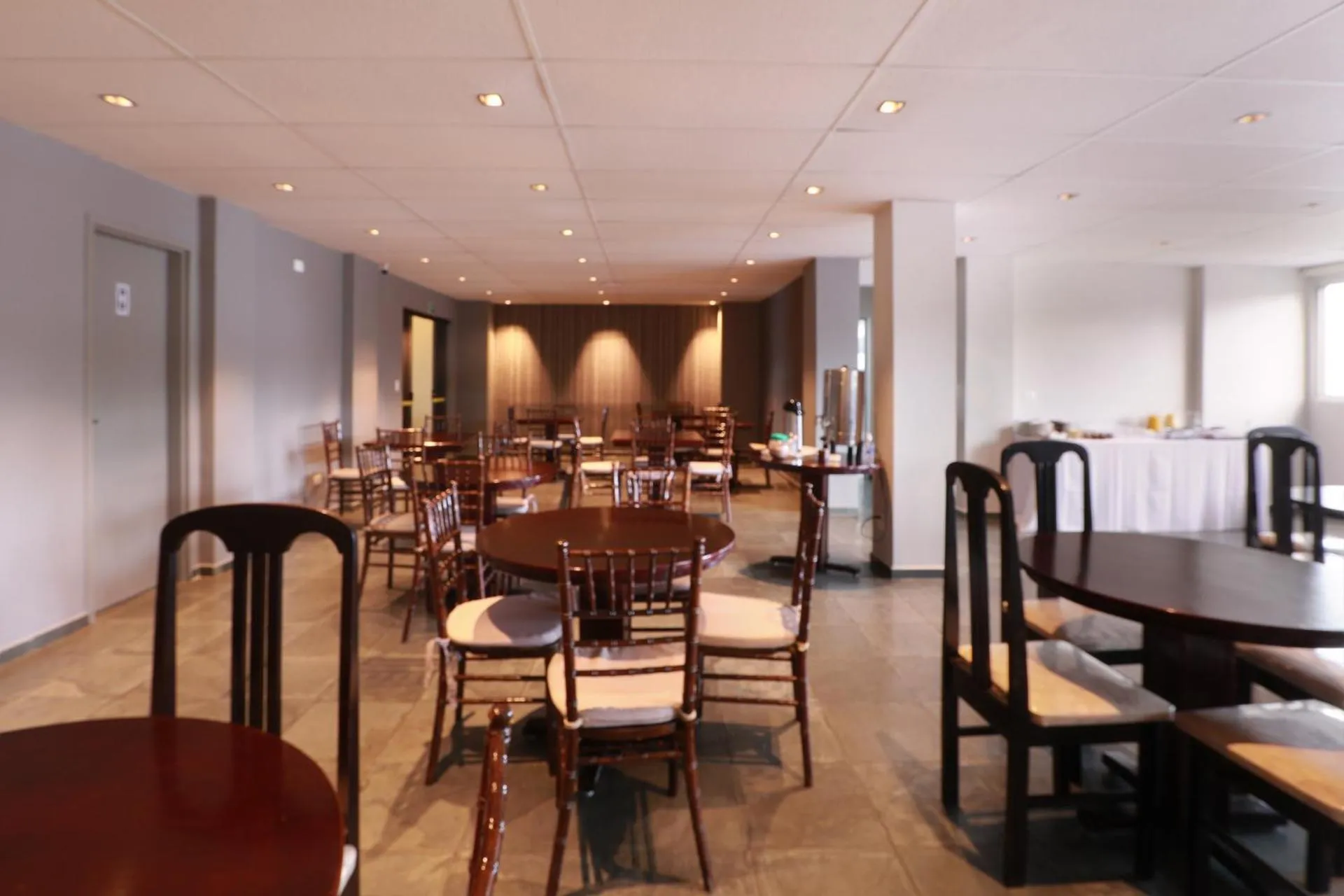 Restaurant/places to eat in HOTEL ROYAL PARK