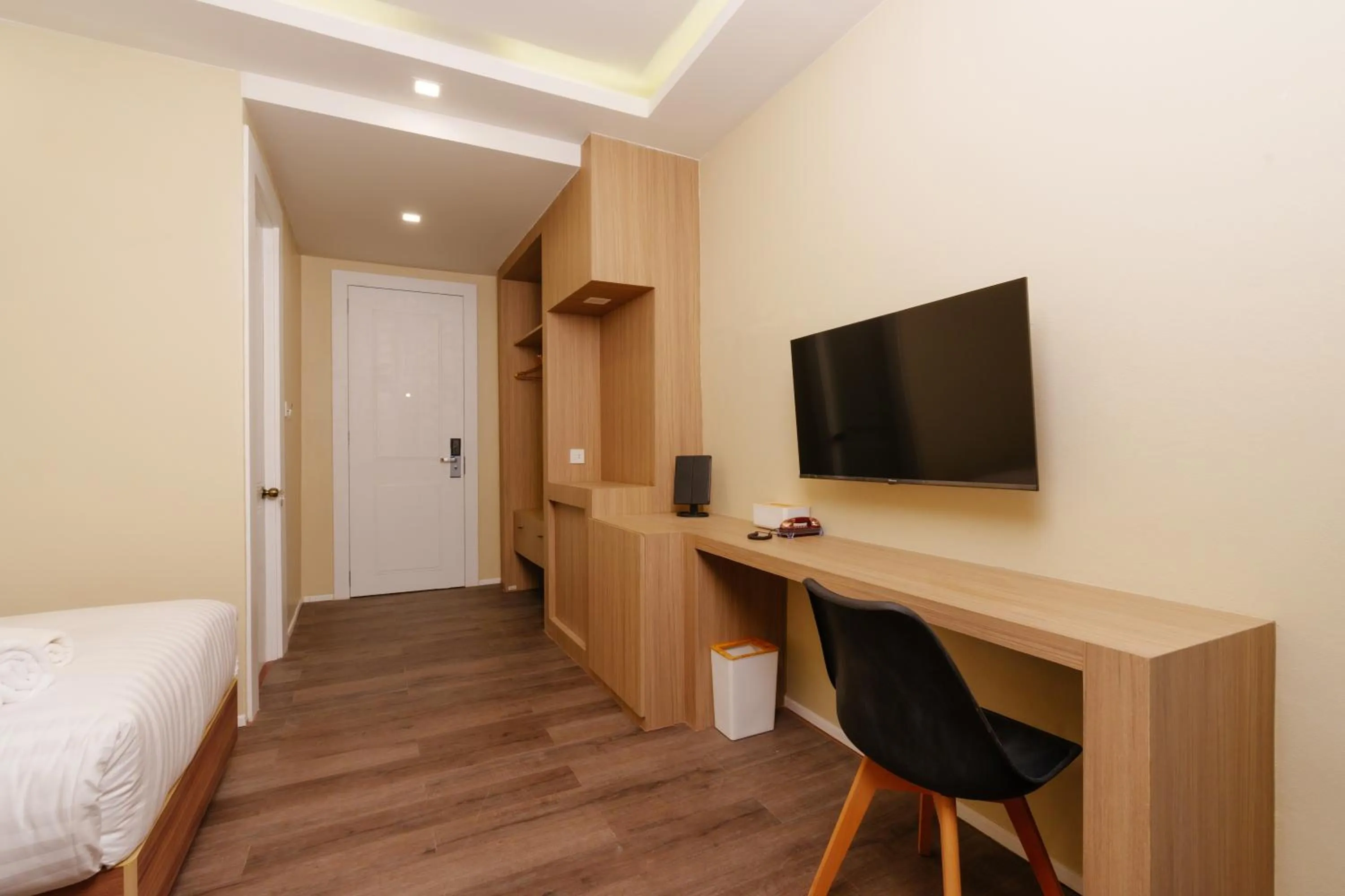 Bedroom, Bed in Calinton Hotel