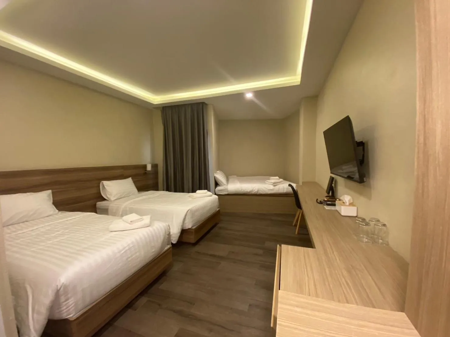 Bedroom, Bed in Calinton Hotel