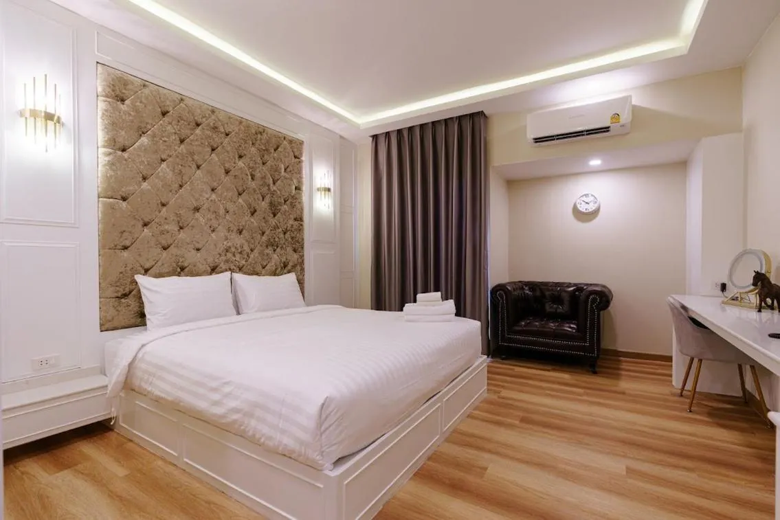 Bed in Calinton Hotel