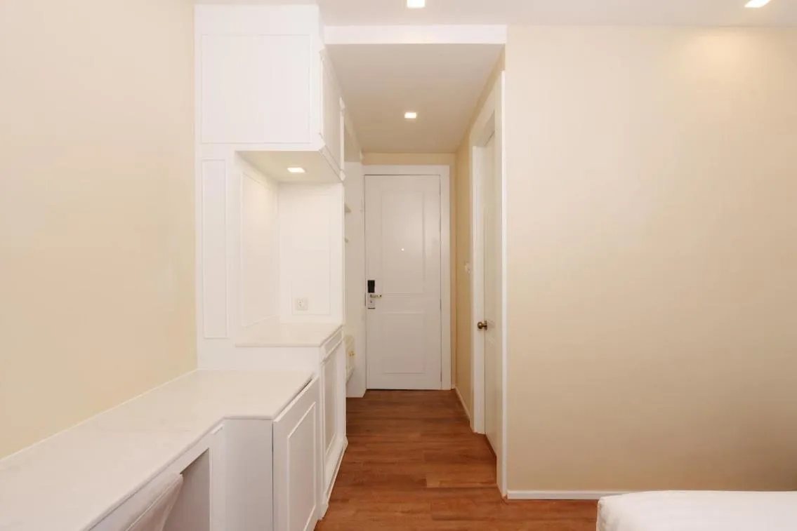 Bedroom, Bed in Calinton Hotel