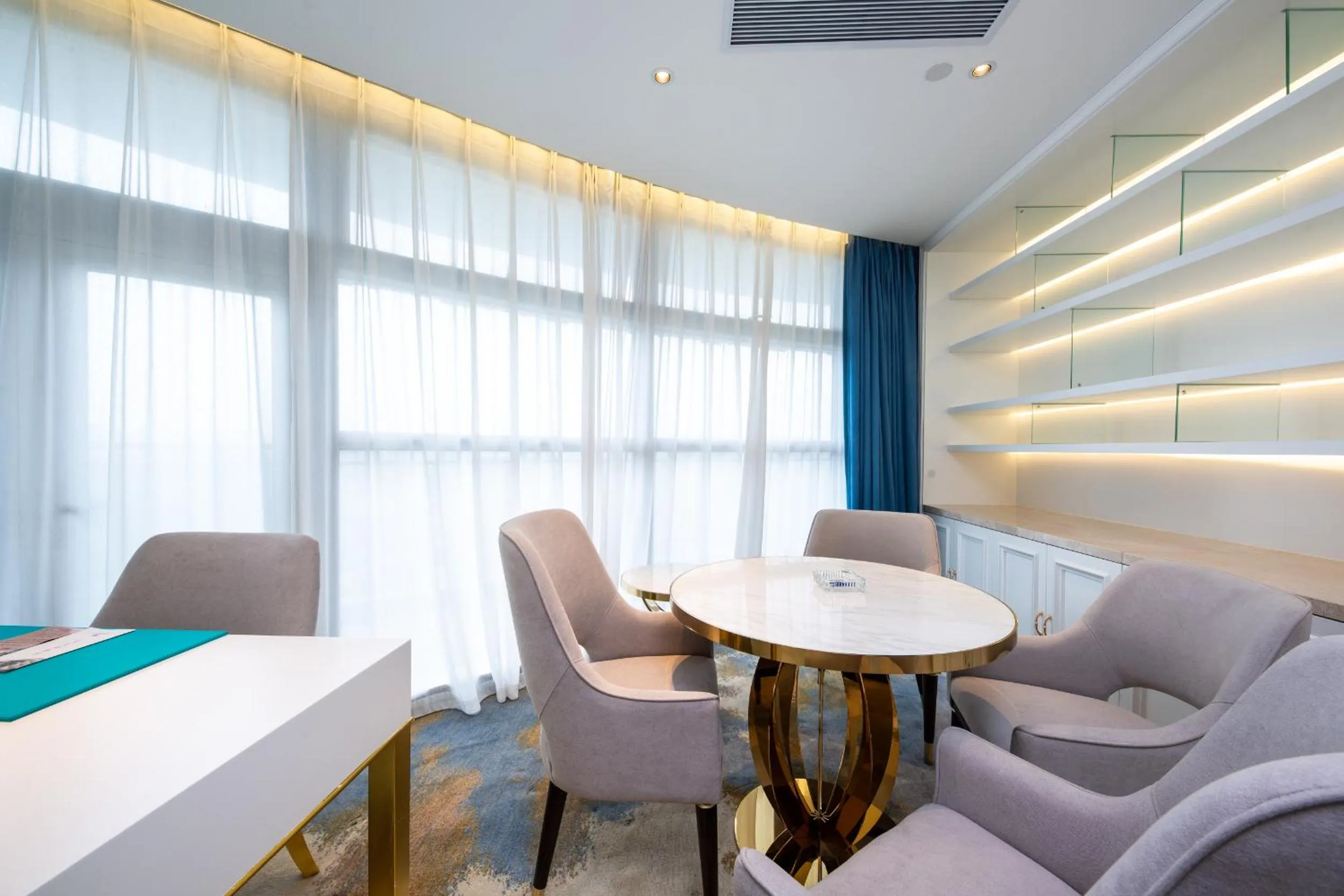 Seating area in Wuhu Suning Universal Hotel