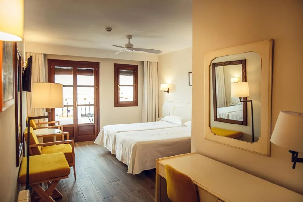 Photo of the whole room, Bed in Finca Los Llanos