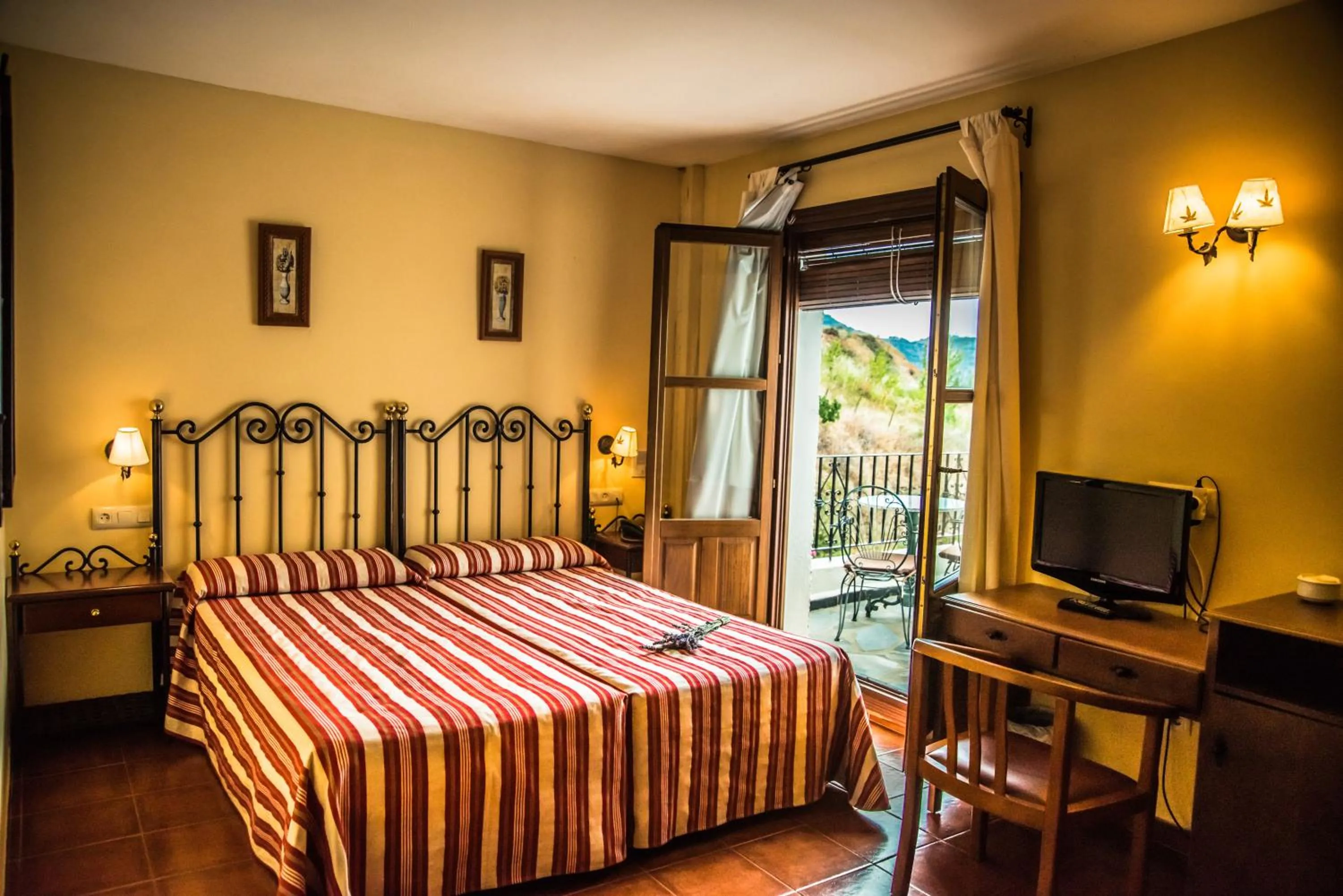 Balcony/Terrace, Bed in Finca Los Llanos