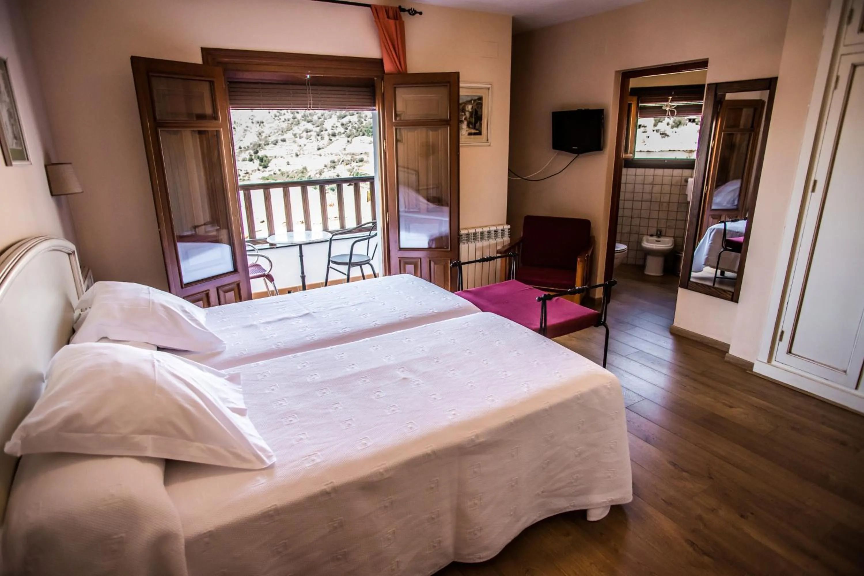 Photo of the whole room, Bed in Finca Los Llanos