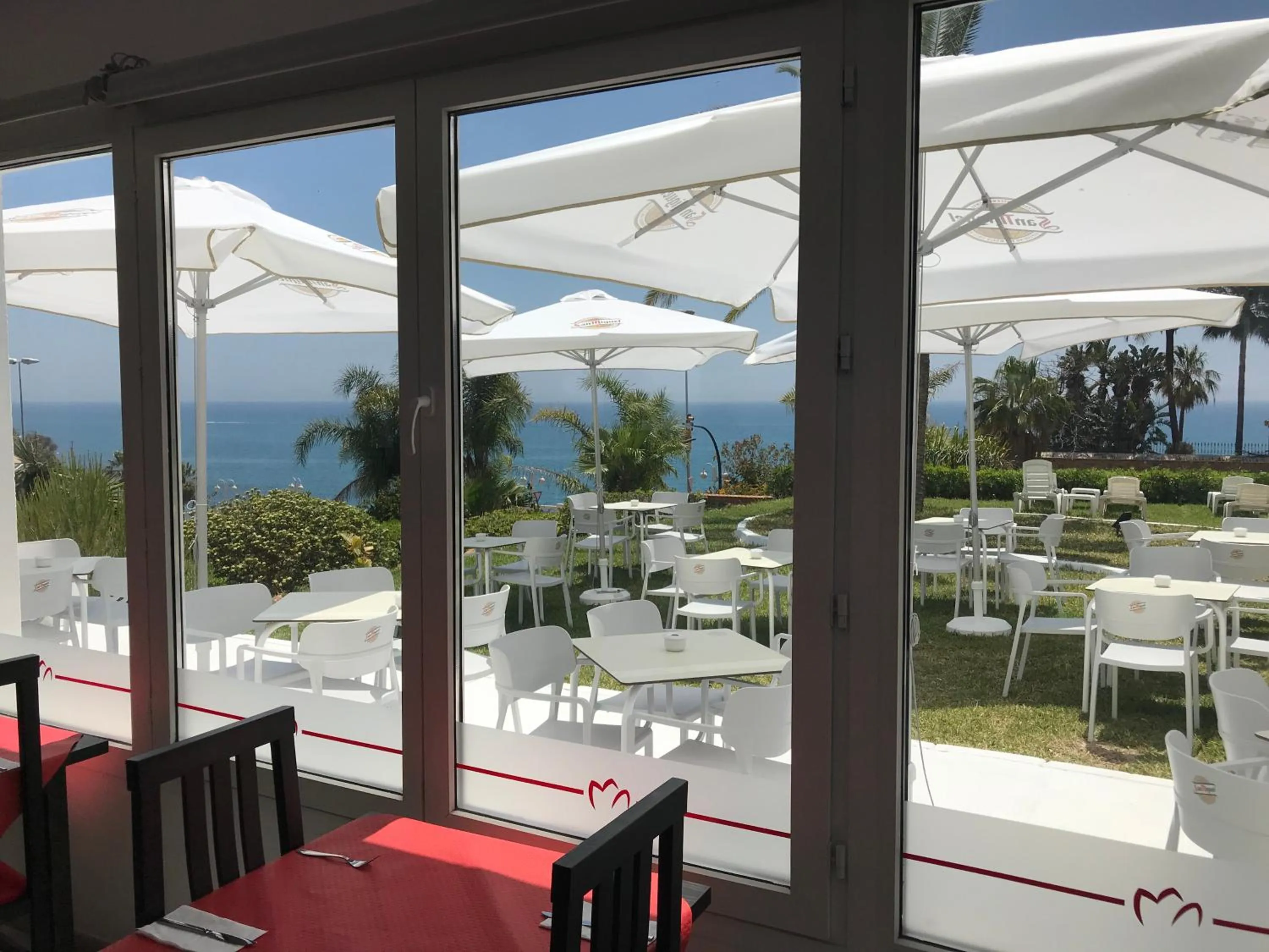 Restaurant/places to eat in First Flatotel International