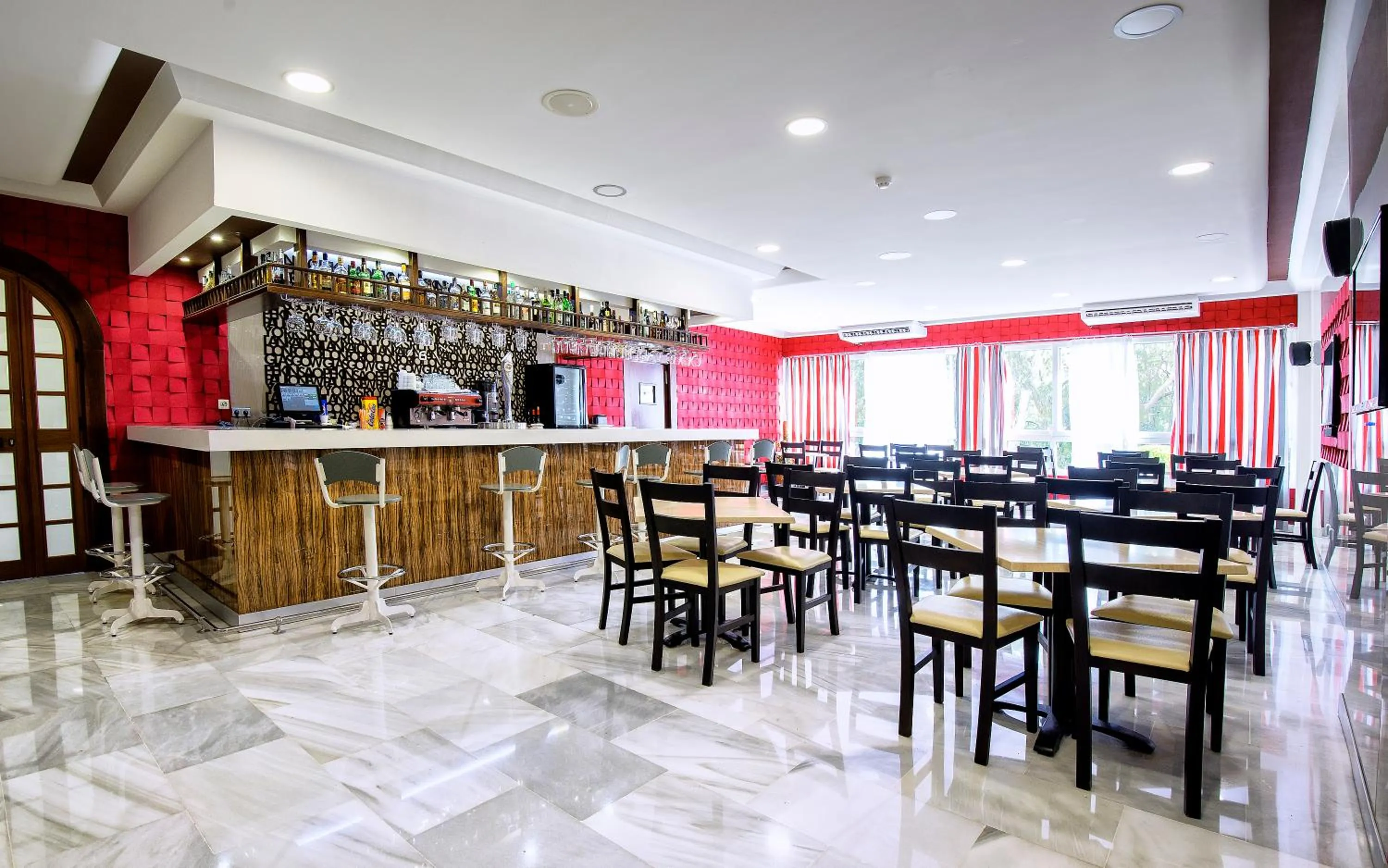 Lounge or bar in First Flatotel International