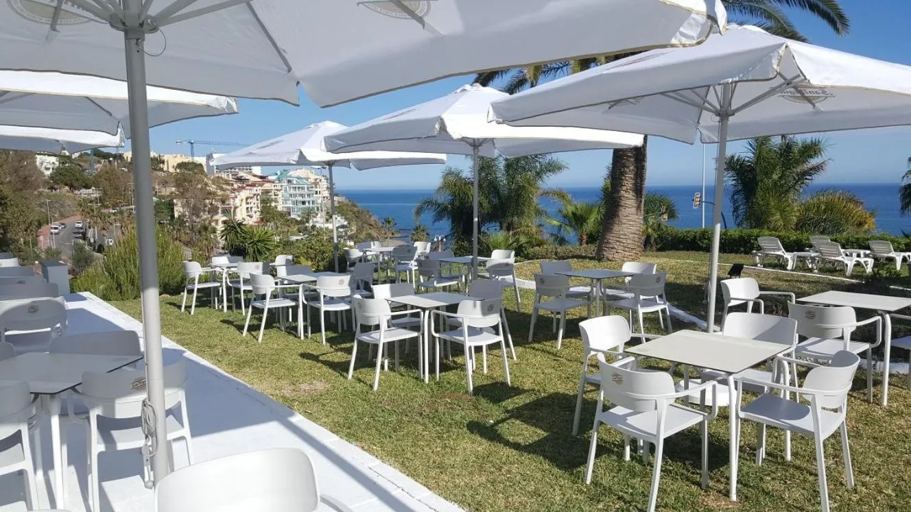 Restaurant/places to eat in First Flatotel International