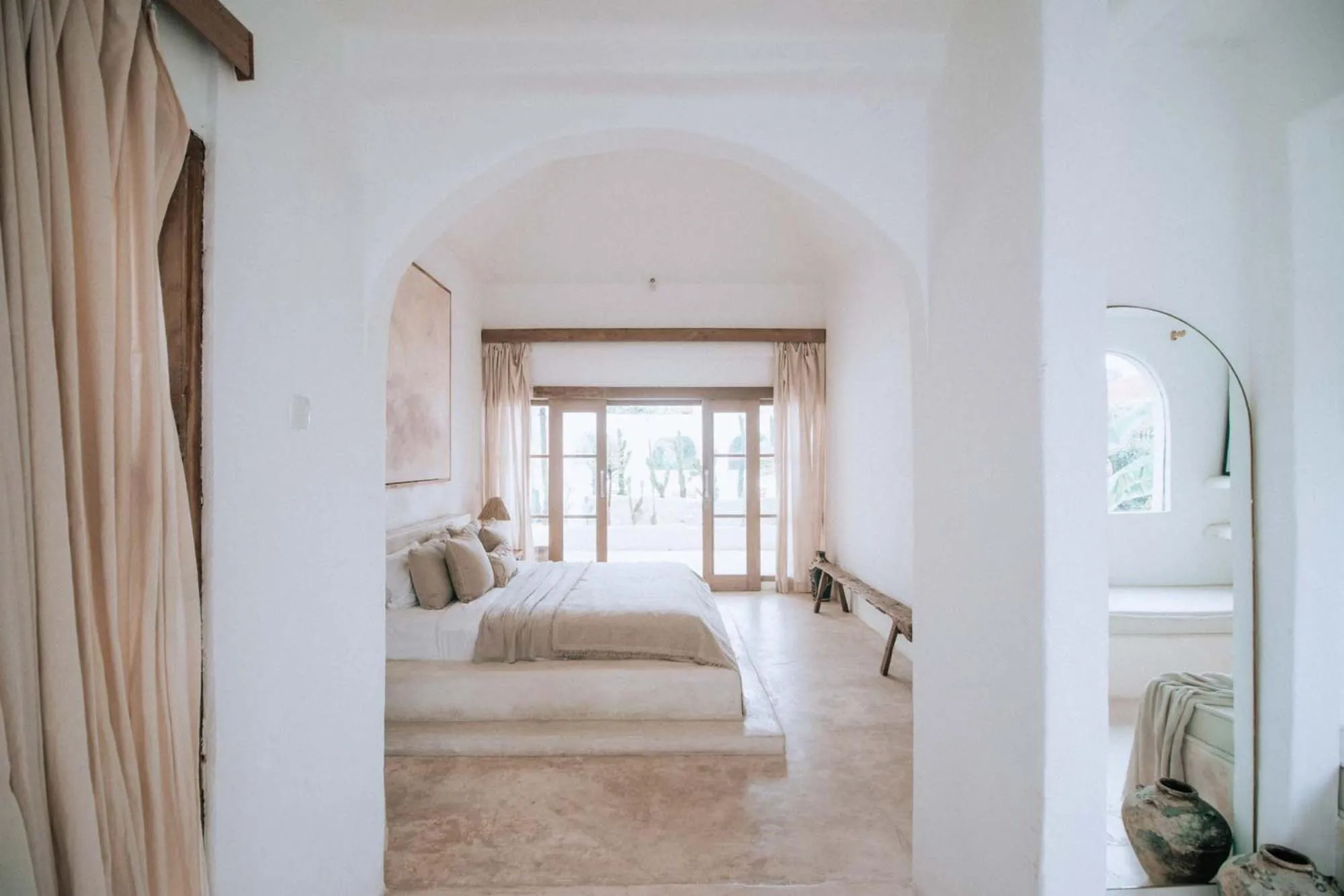 Living room, Bed in Hotel Sages