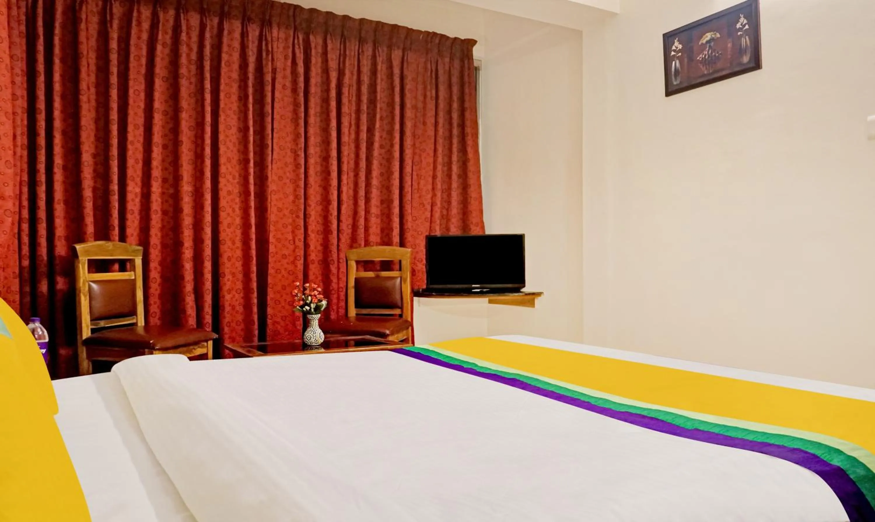 Bedroom, Bed in Itsy Hotels Crown Inn