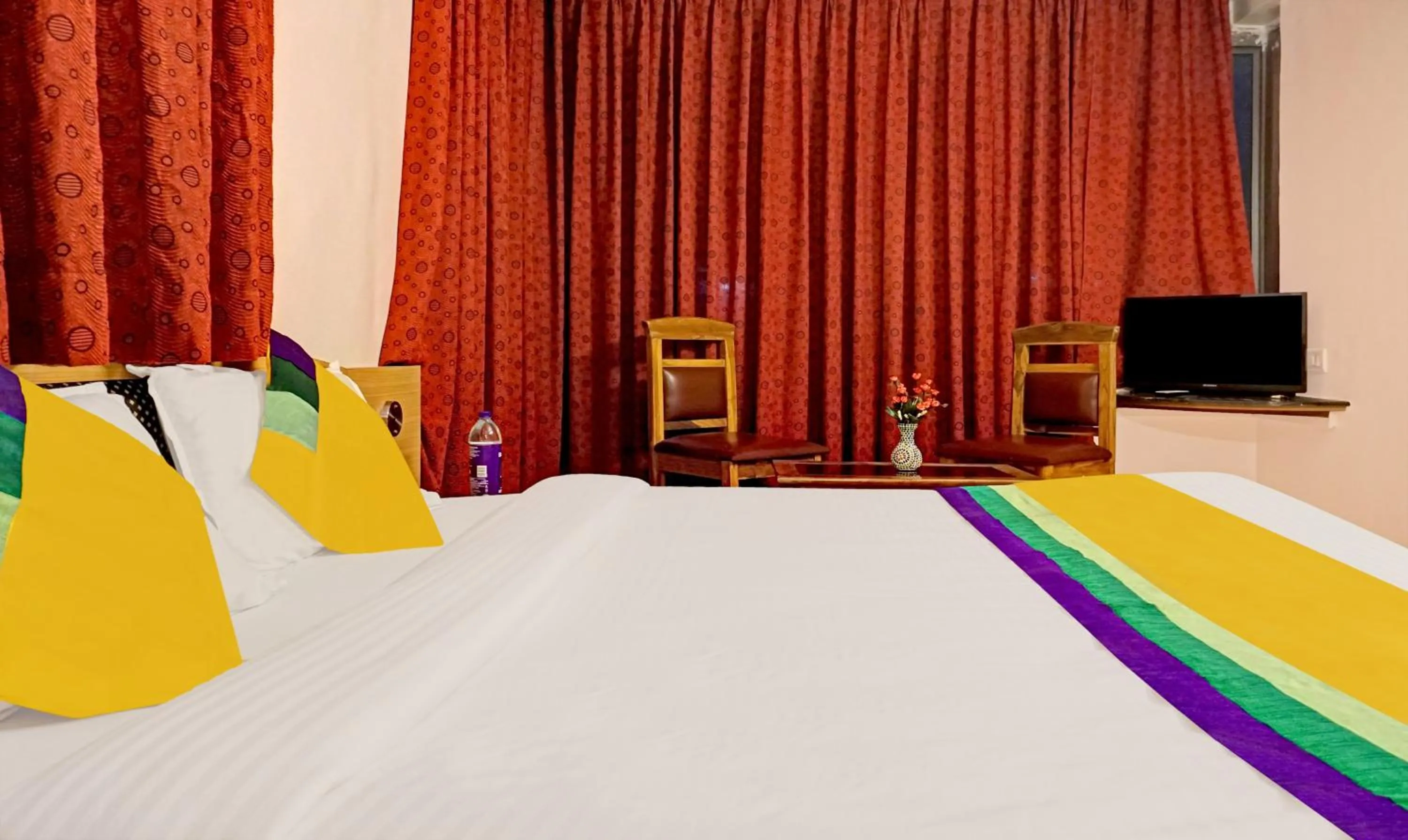 Bedroom, Bed in Itsy Hotels Crown Inn