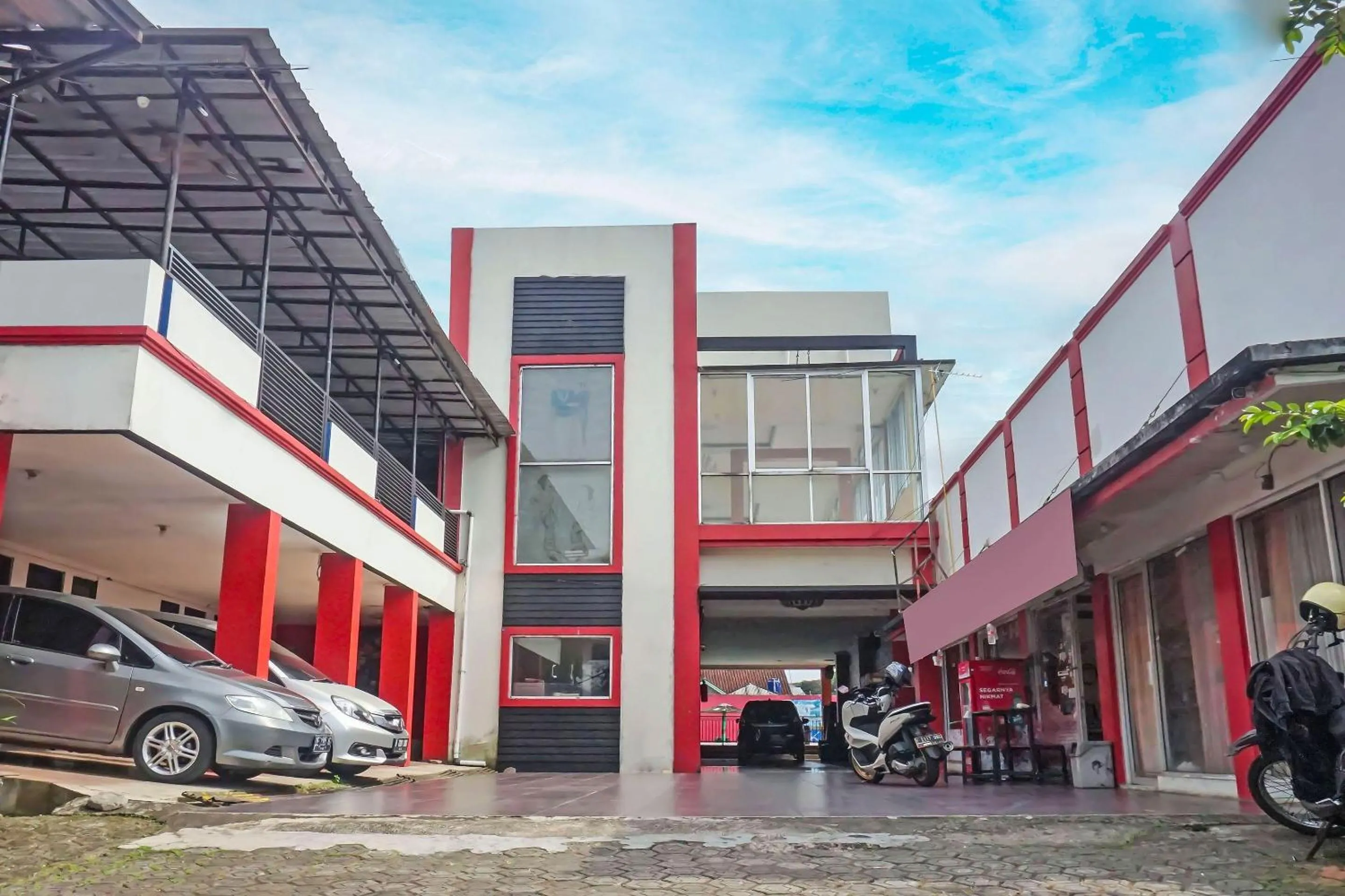 Facade/entrance in Hotel O Amazon Homestay Syariah 2