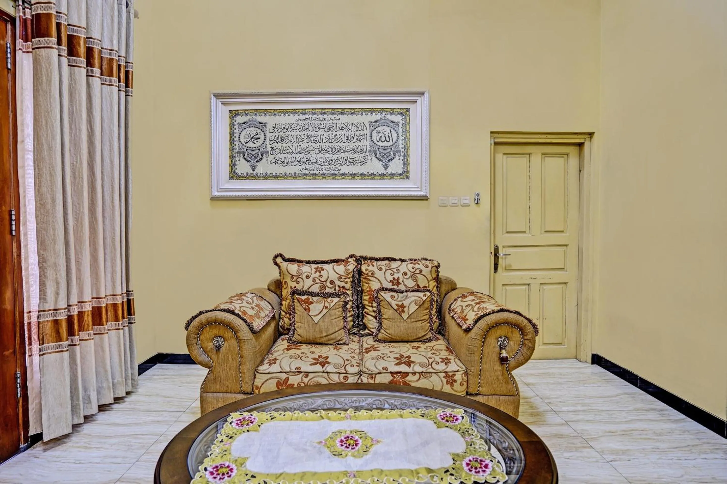 Lobby or reception in Hotel O Raffa Residence Syariah