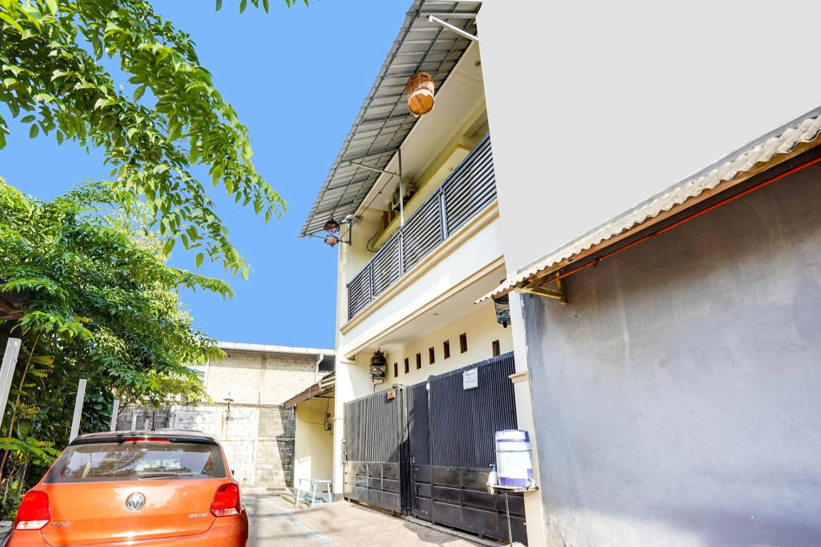 Facade/entrance in OYO Life 91893 Kost Jeje Syariah