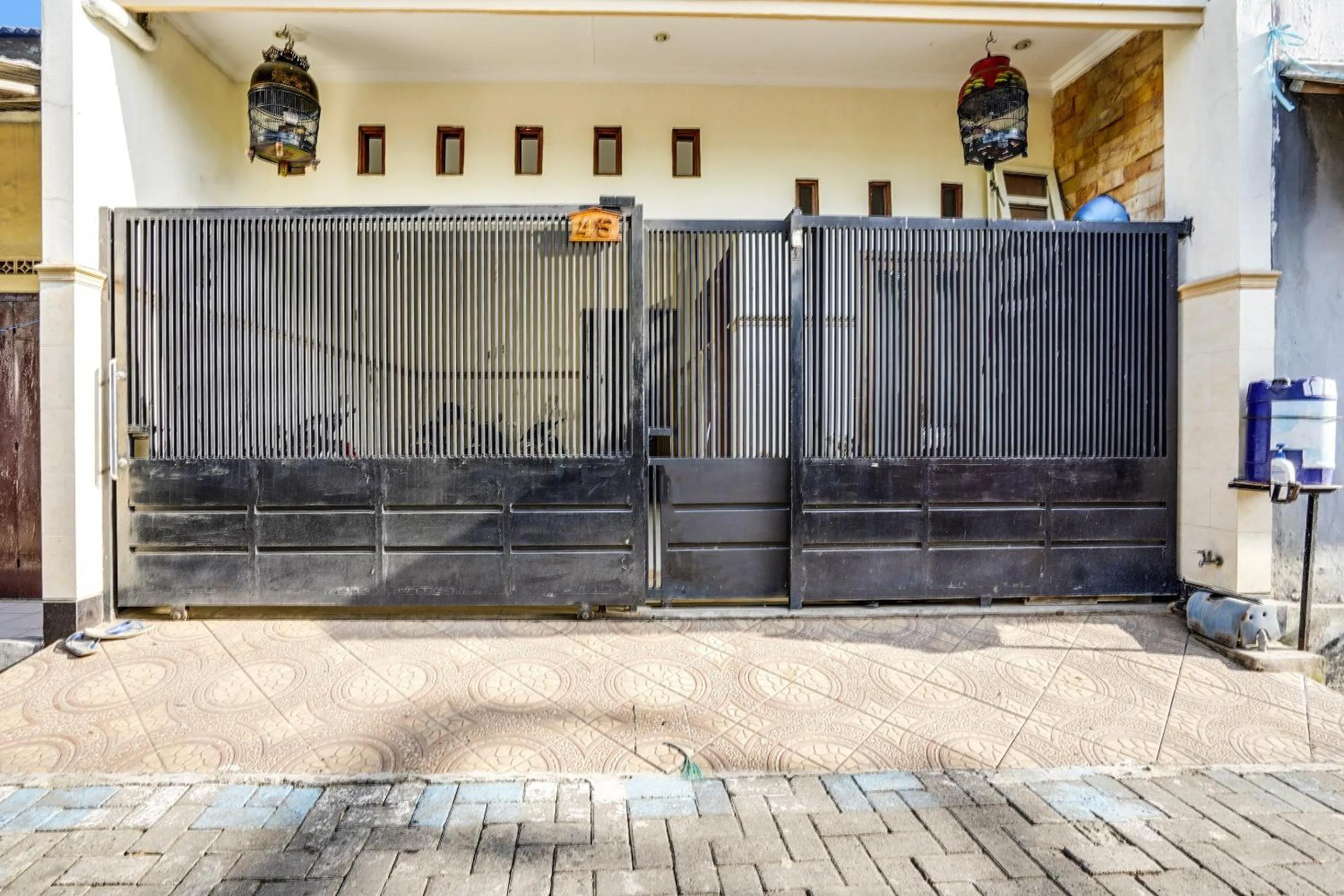 Facade/entrance in OYO Life 91893 Kost Jeje Syariah