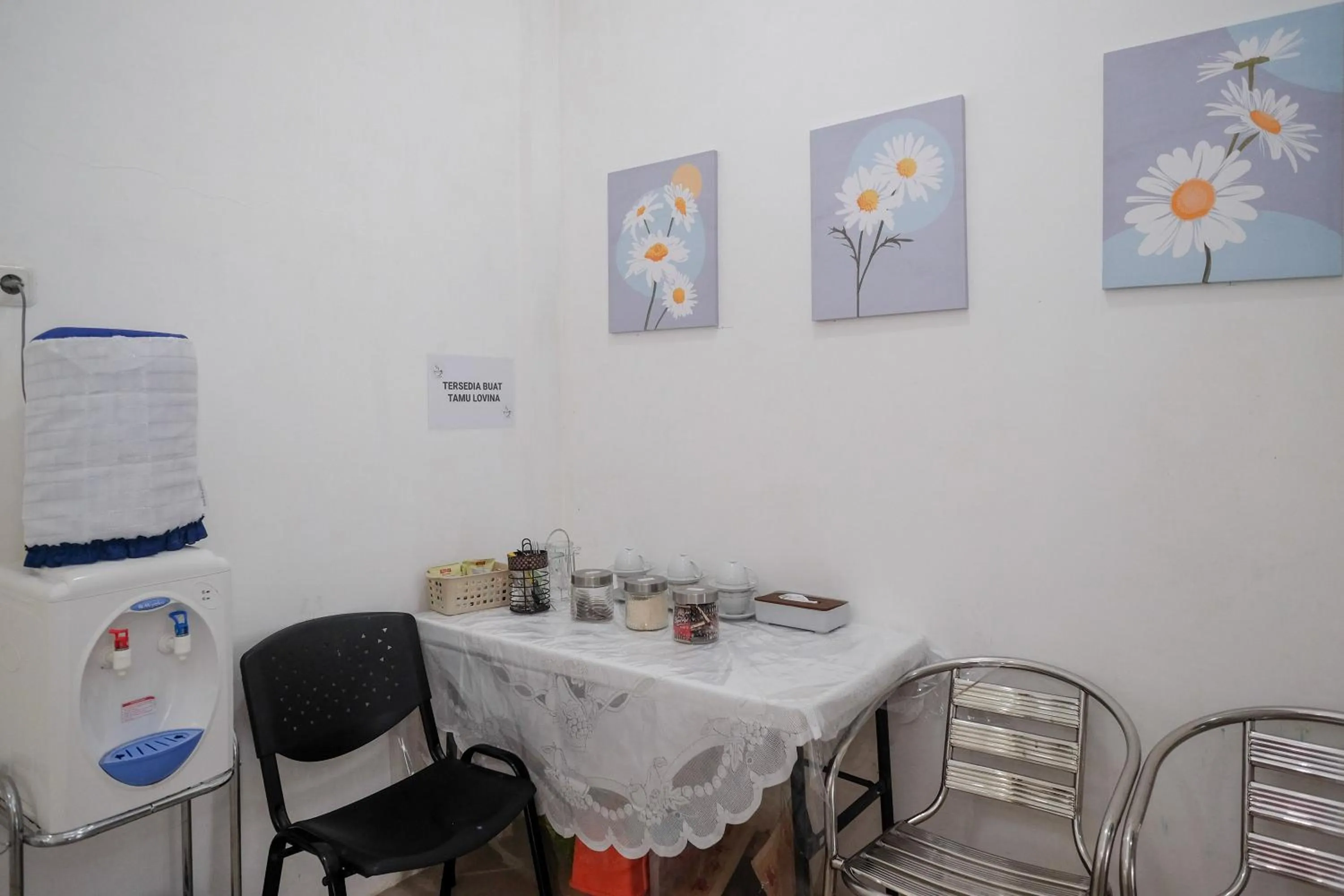 Property building in RedDoorz Plus At Lovina Inn Tonrangeng River Side