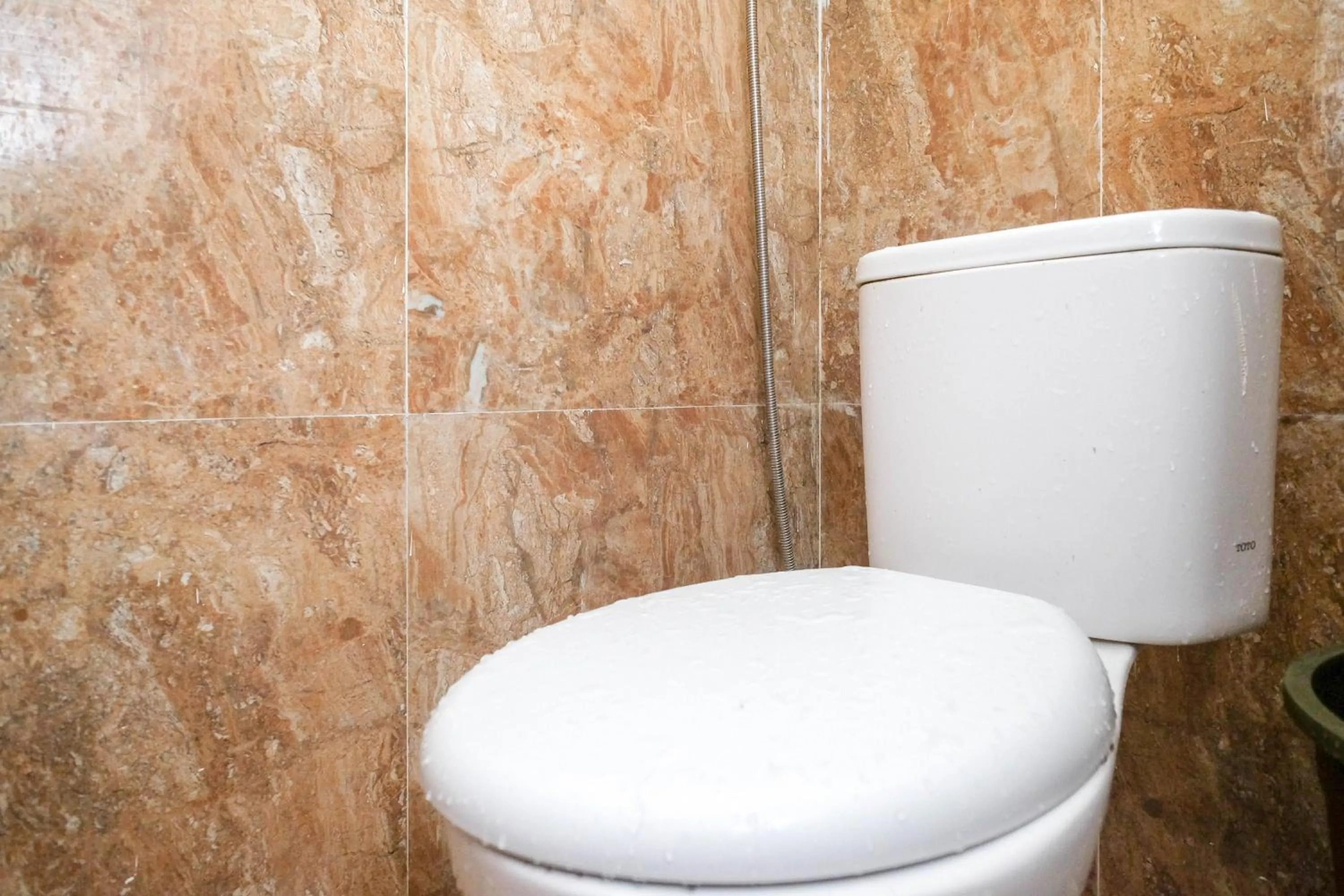 Toilet in RedDoorz Plus At Lovina Inn Tonrangeng River Side