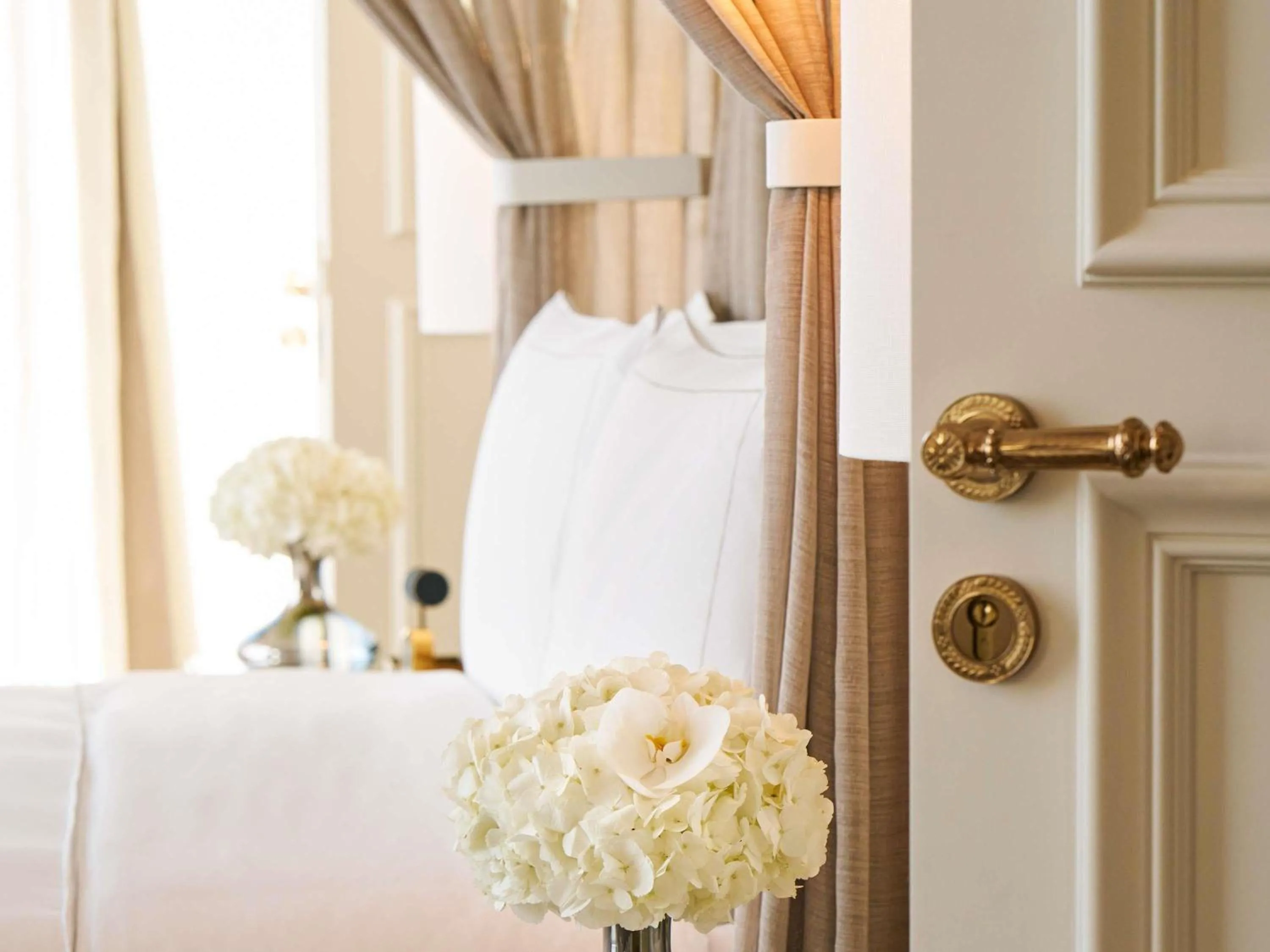 Bedroom, Bed in Raffles Doha