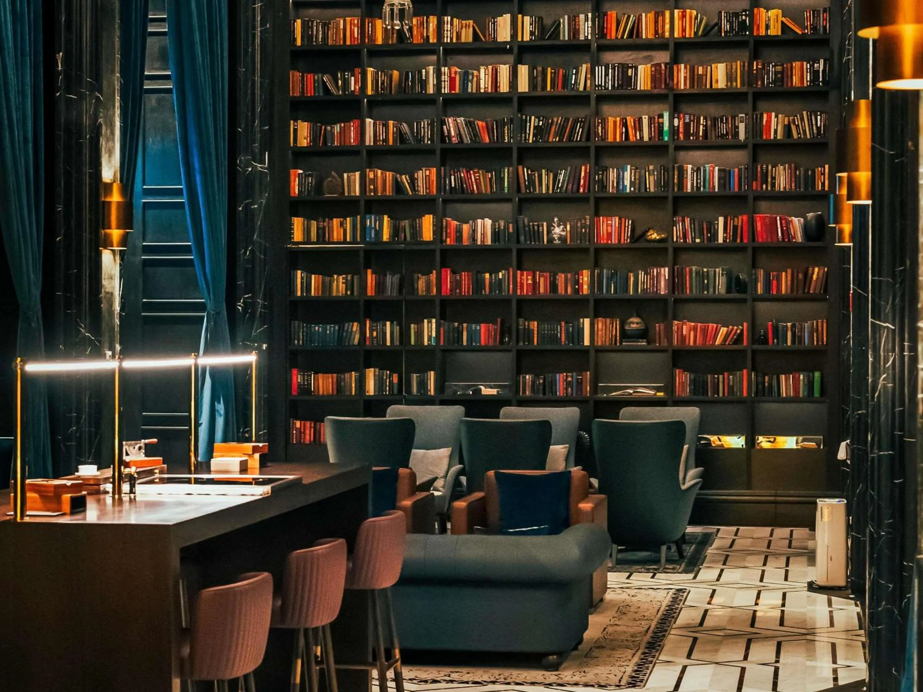 Lounge or bar in Raffles Doha