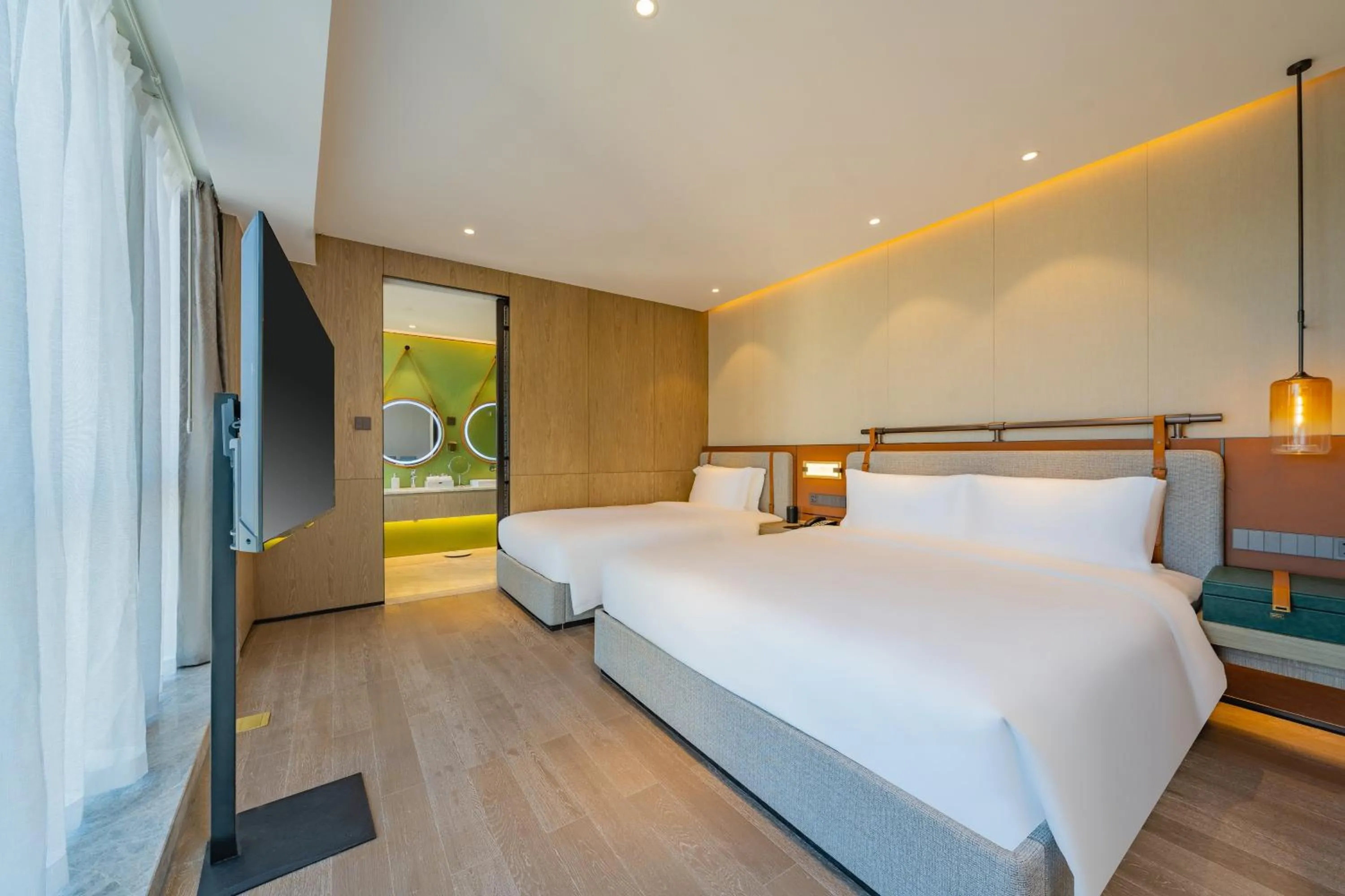Photo of the whole room, Bed in Holiday Inn Zhuhai City Center by IHG