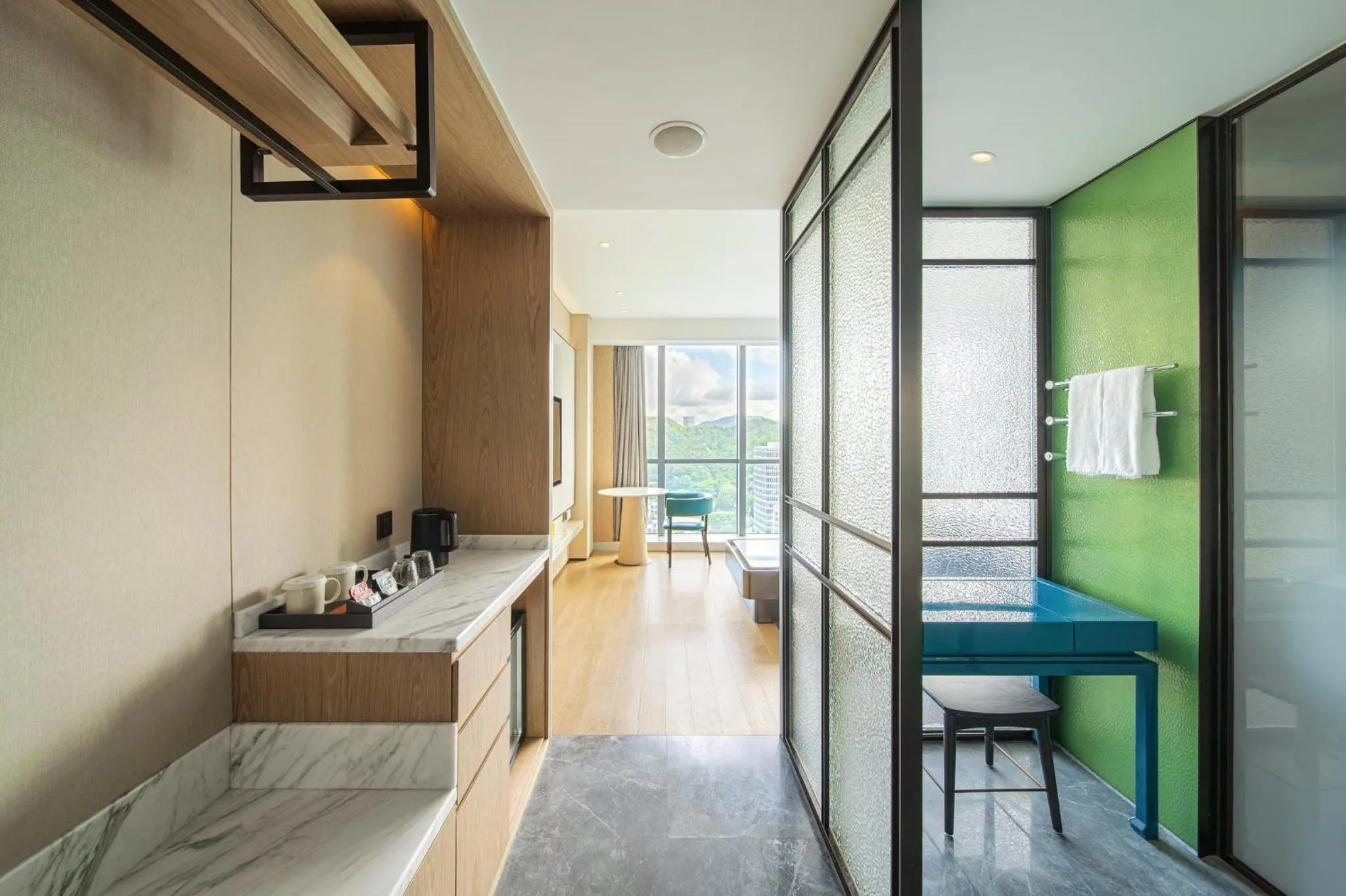 Photo of the whole room, Bed in Holiday Inn Zhuhai City Center by IHG