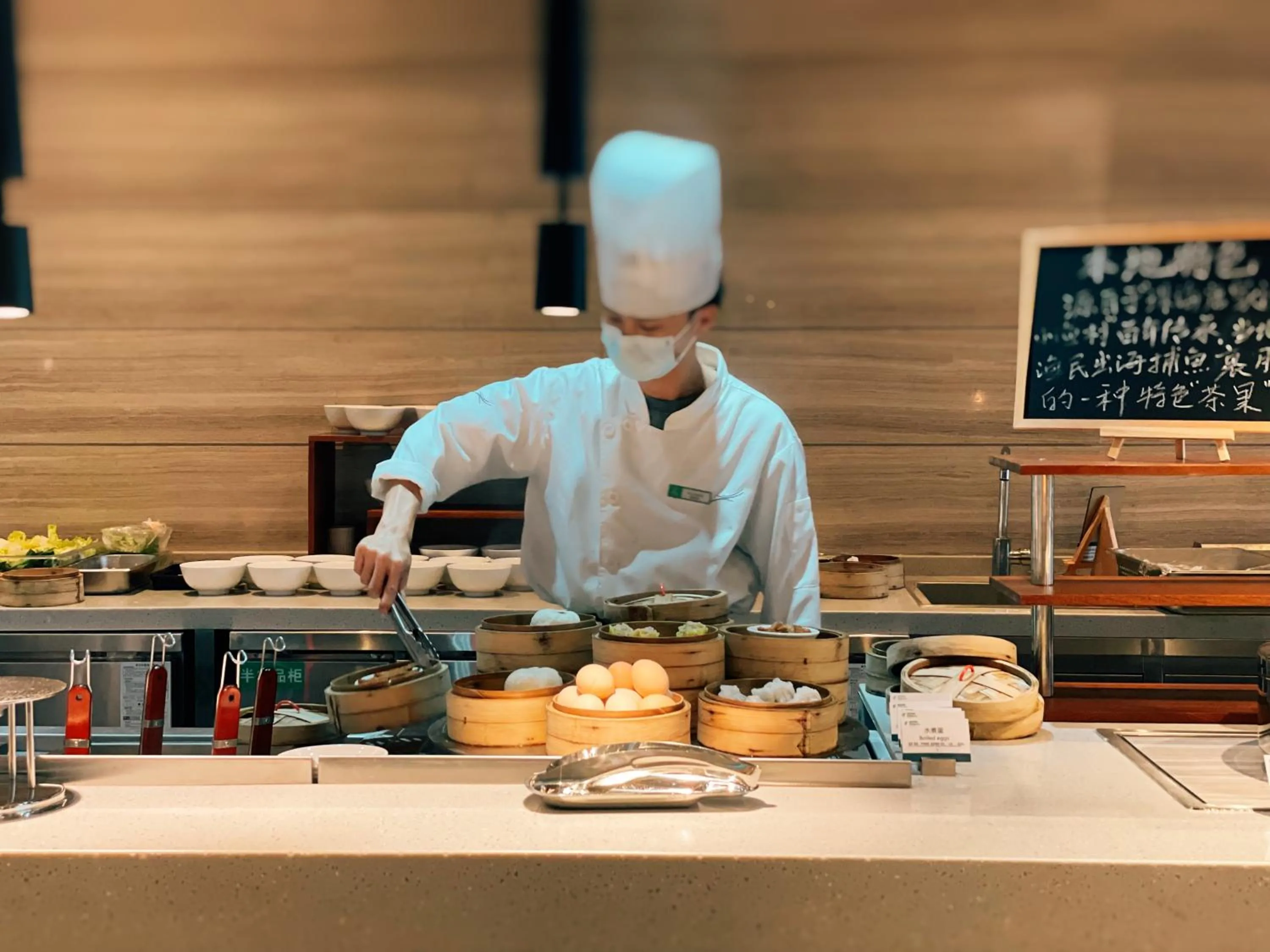 Food and drinks in Holiday Inn Zhuhai City Center by IHG