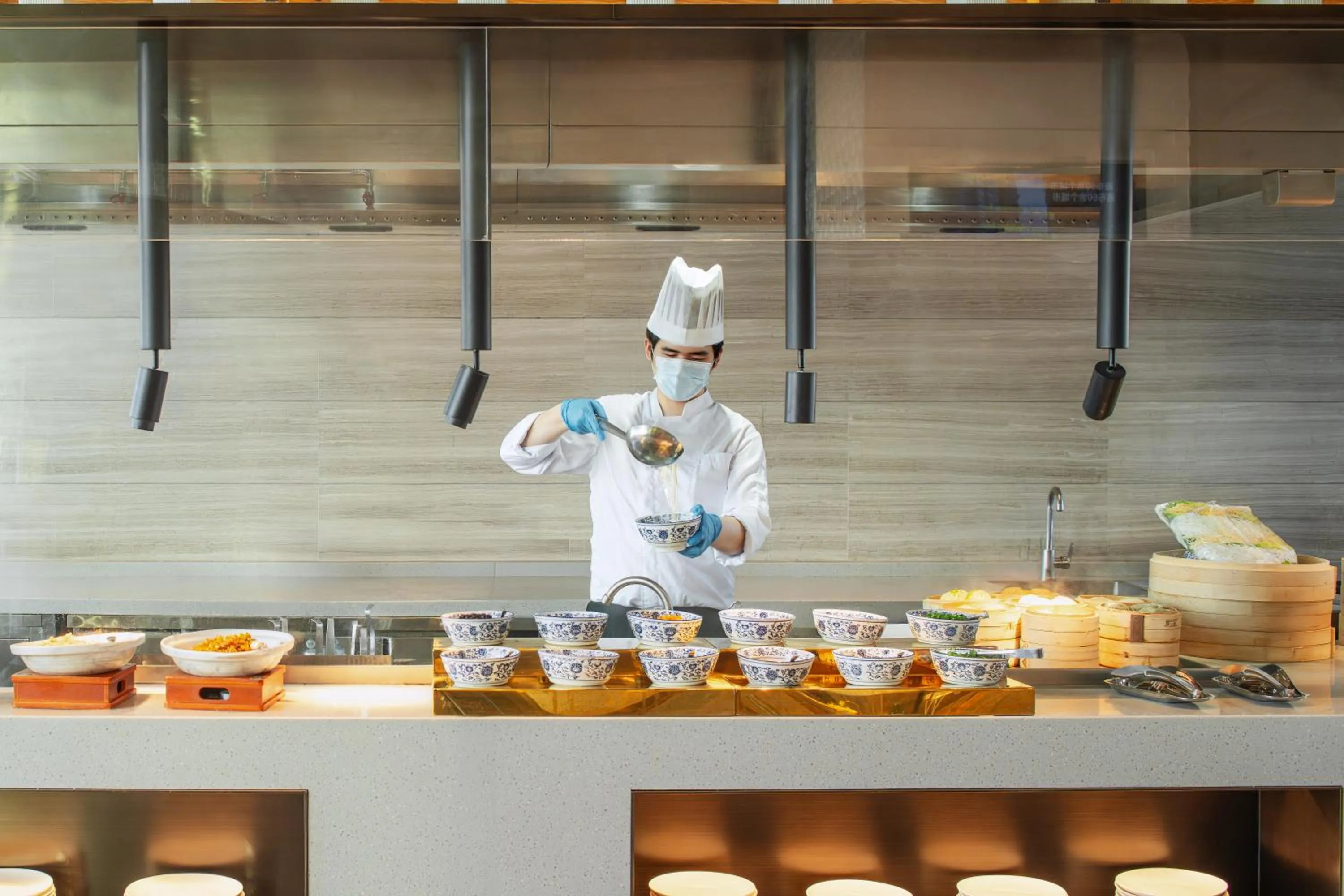 Restaurant/places to eat in Holiday Inn Zhuhai City Center by IHG