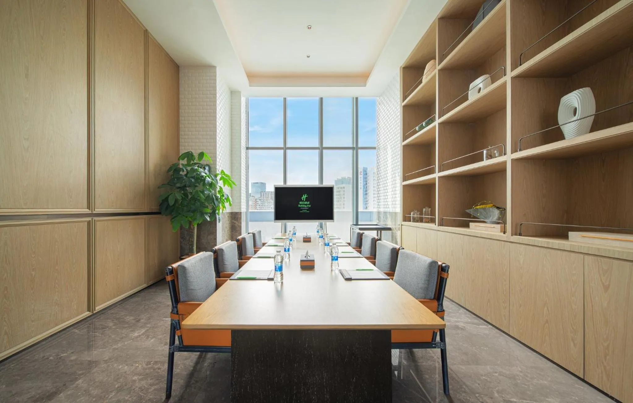 Meeting/conference room in Holiday Inn Zhuhai City Center by IHG