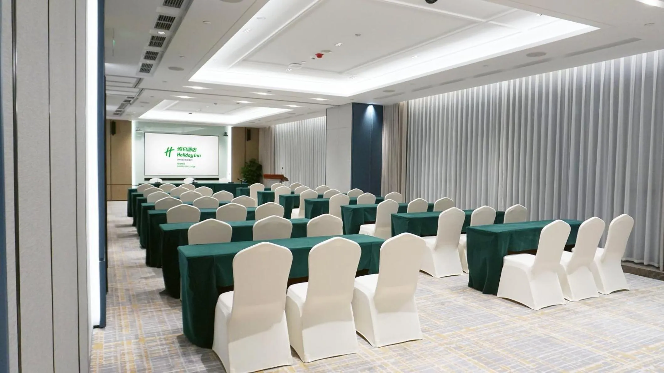 Meeting/conference room in Holiday Inn Zhuhai City Center by IHG