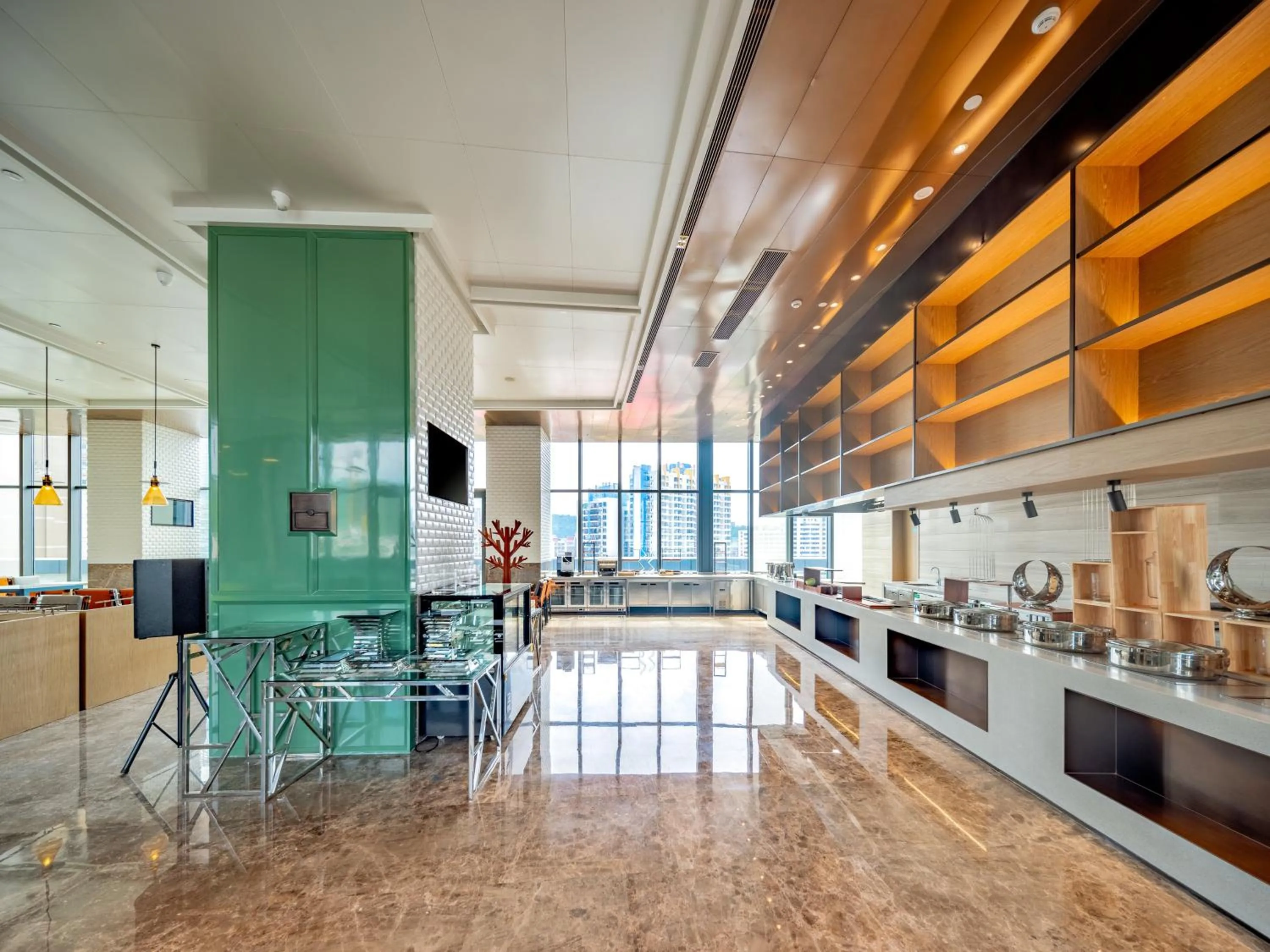 Restaurant/places to eat in Holiday Inn Zhuhai City Center by IHG