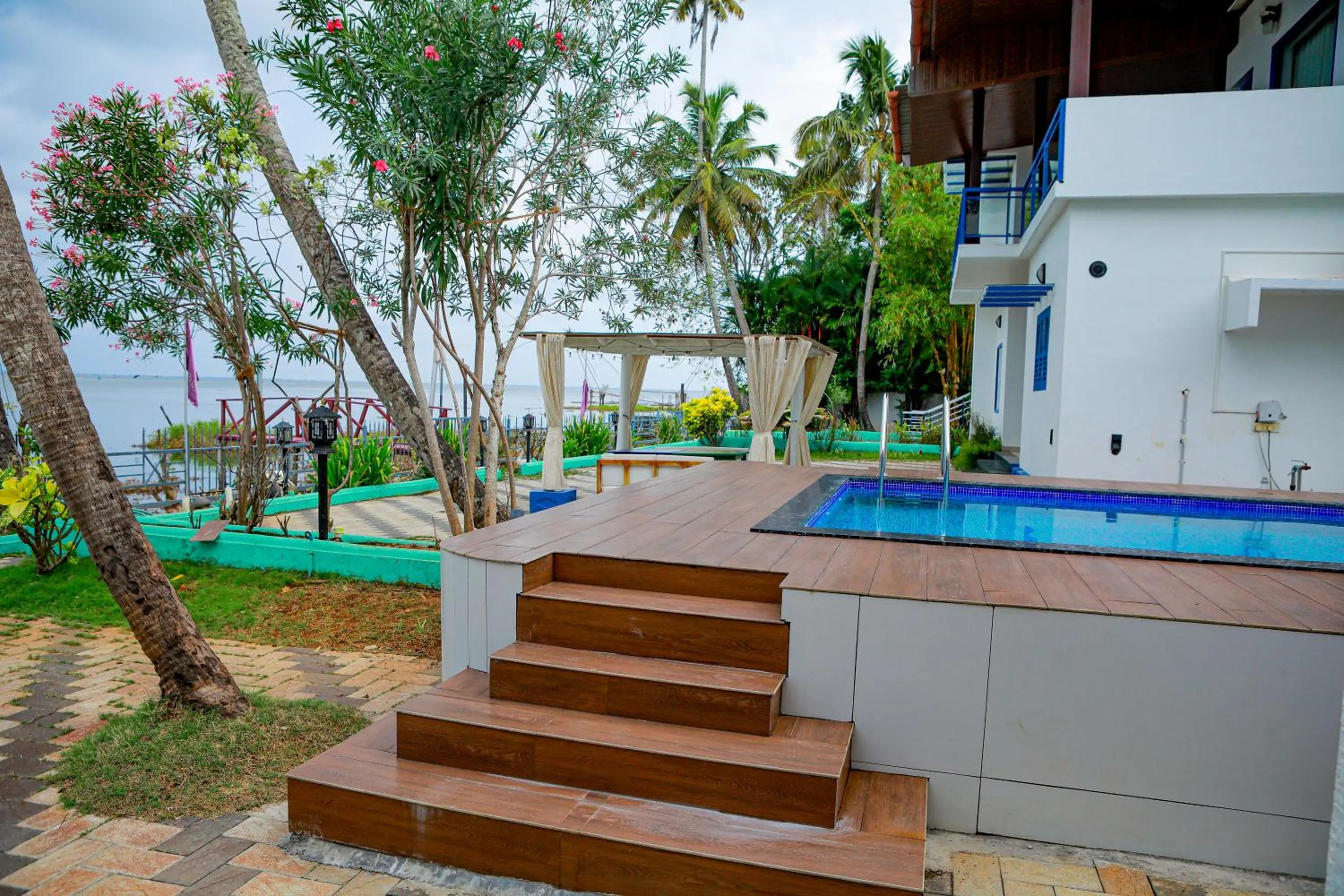 Day in Seclude by the Lake, Alleppey