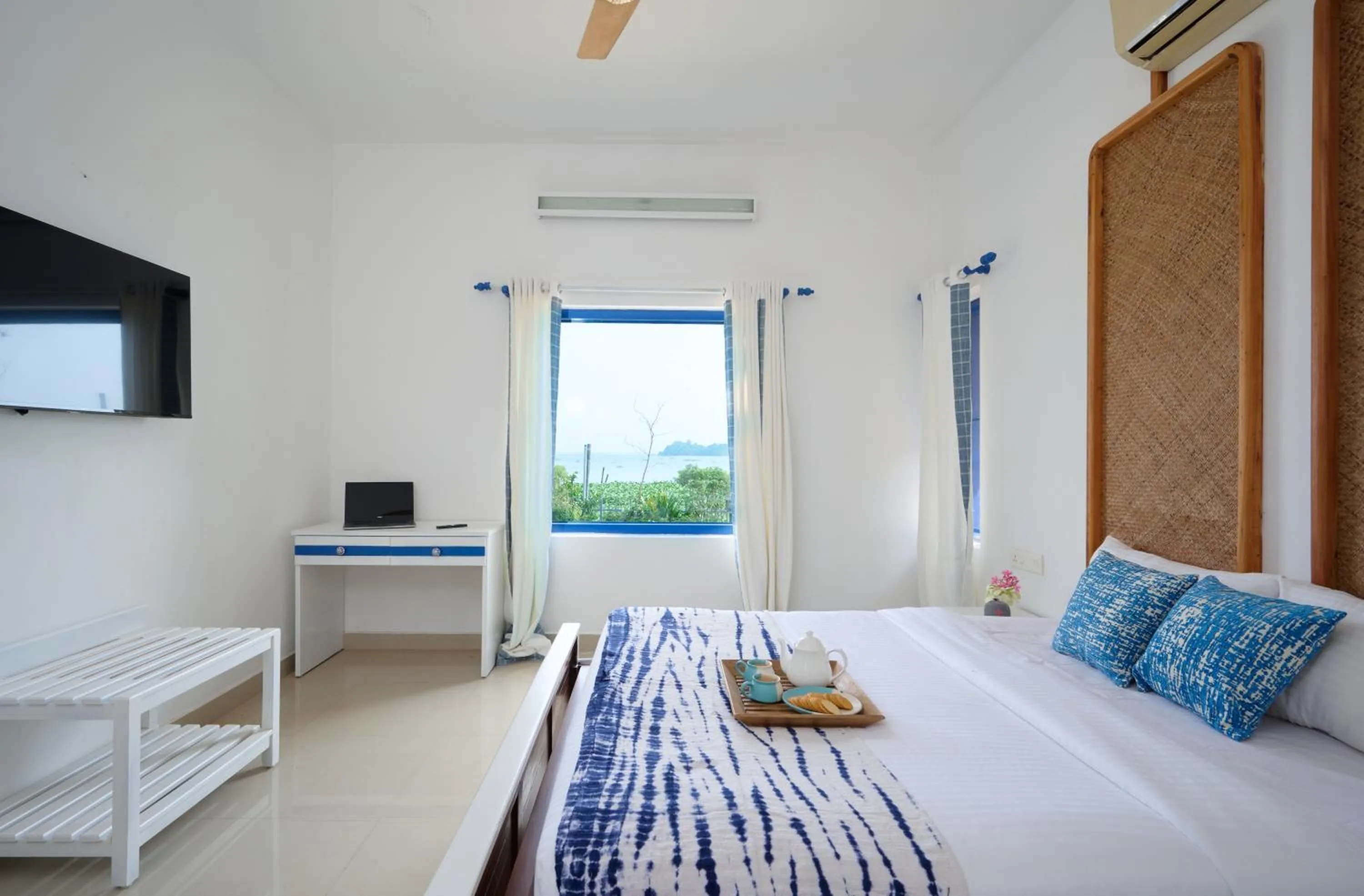 Bed in Seclude by the Lake, Alleppey