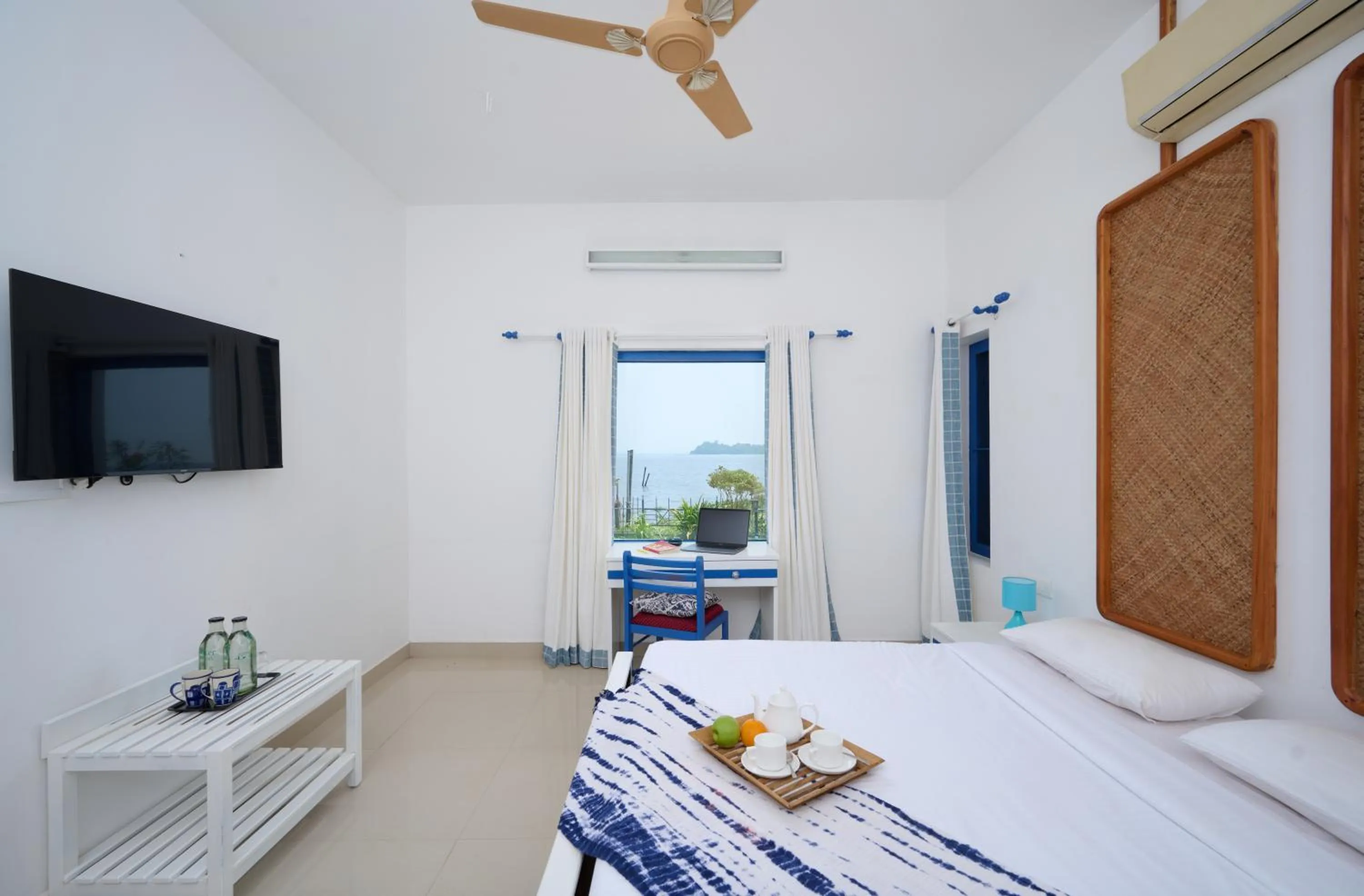 Bed in Seclude by the Lake, Alleppey