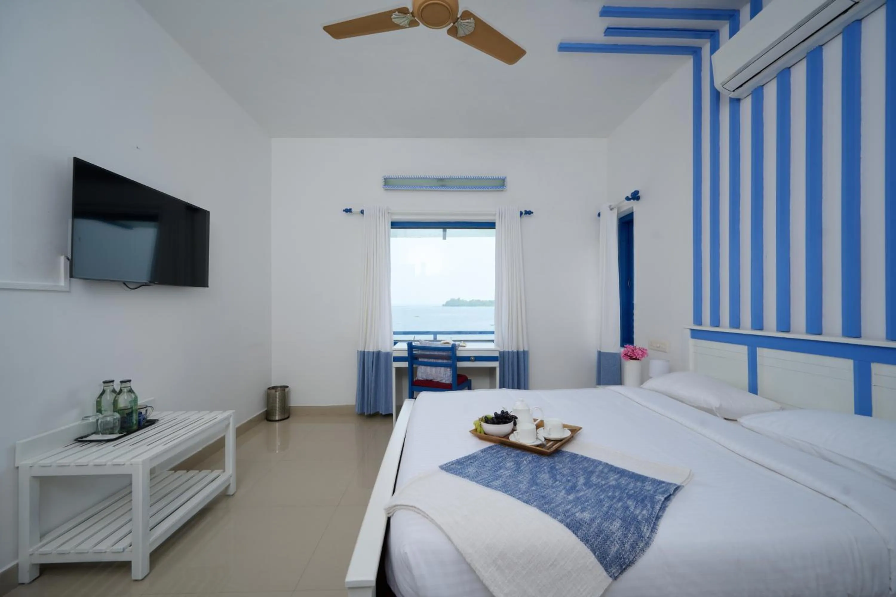 Bed in Seclude by the Lake, Alleppey