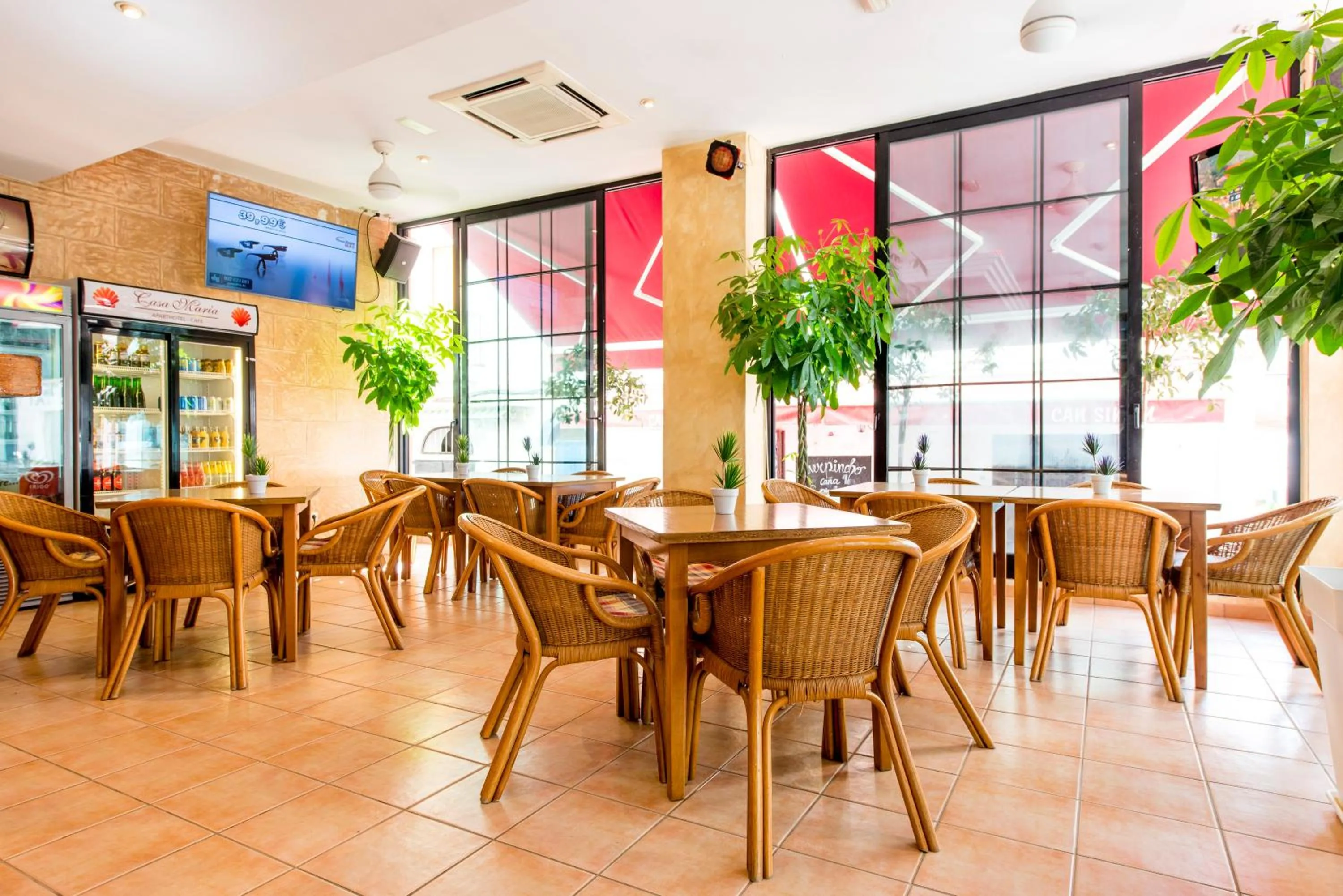 Restaurant/places to eat in Apartamentos Casa Maria