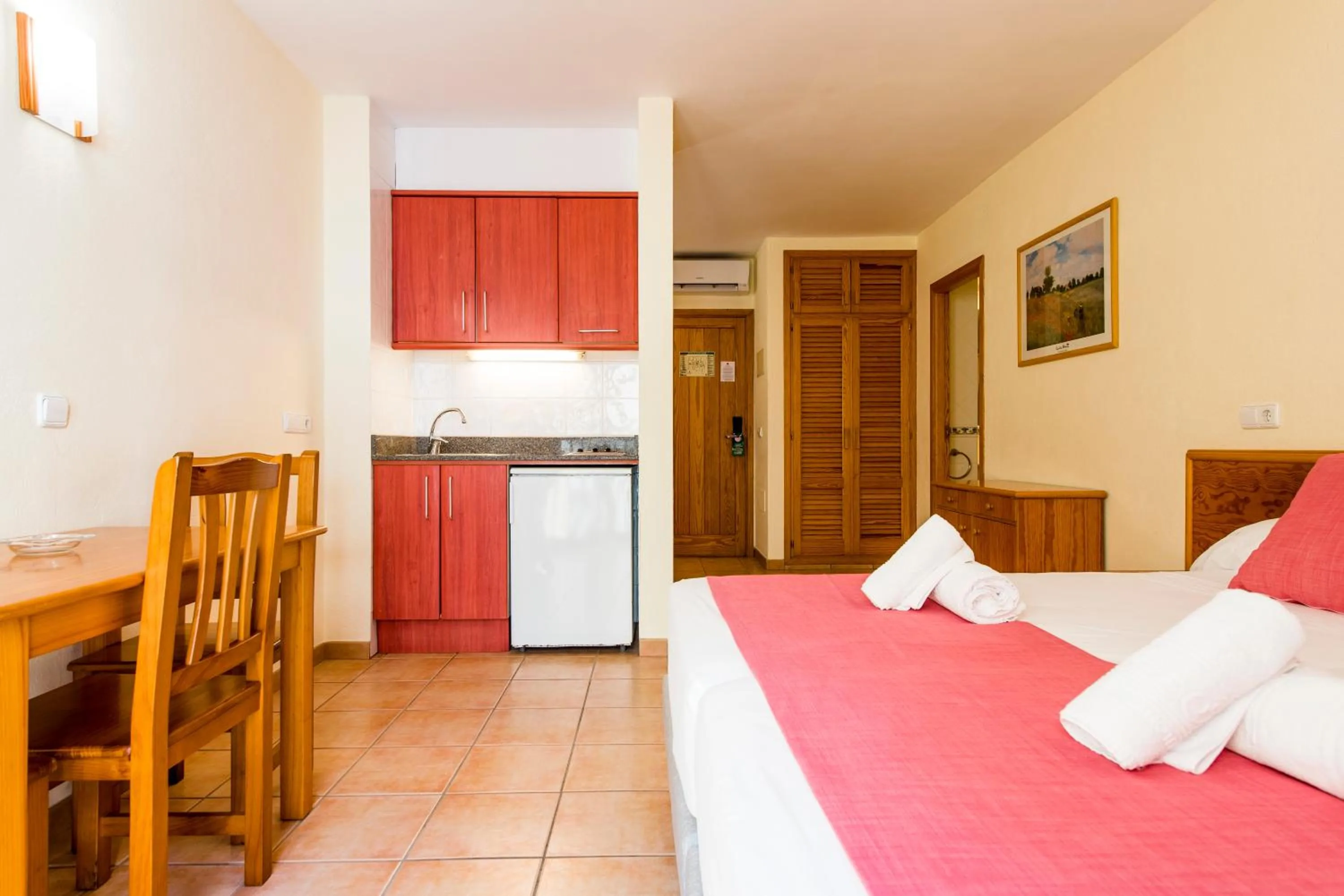 Photo of the whole room, Bed in Apartamentos Casa Maria