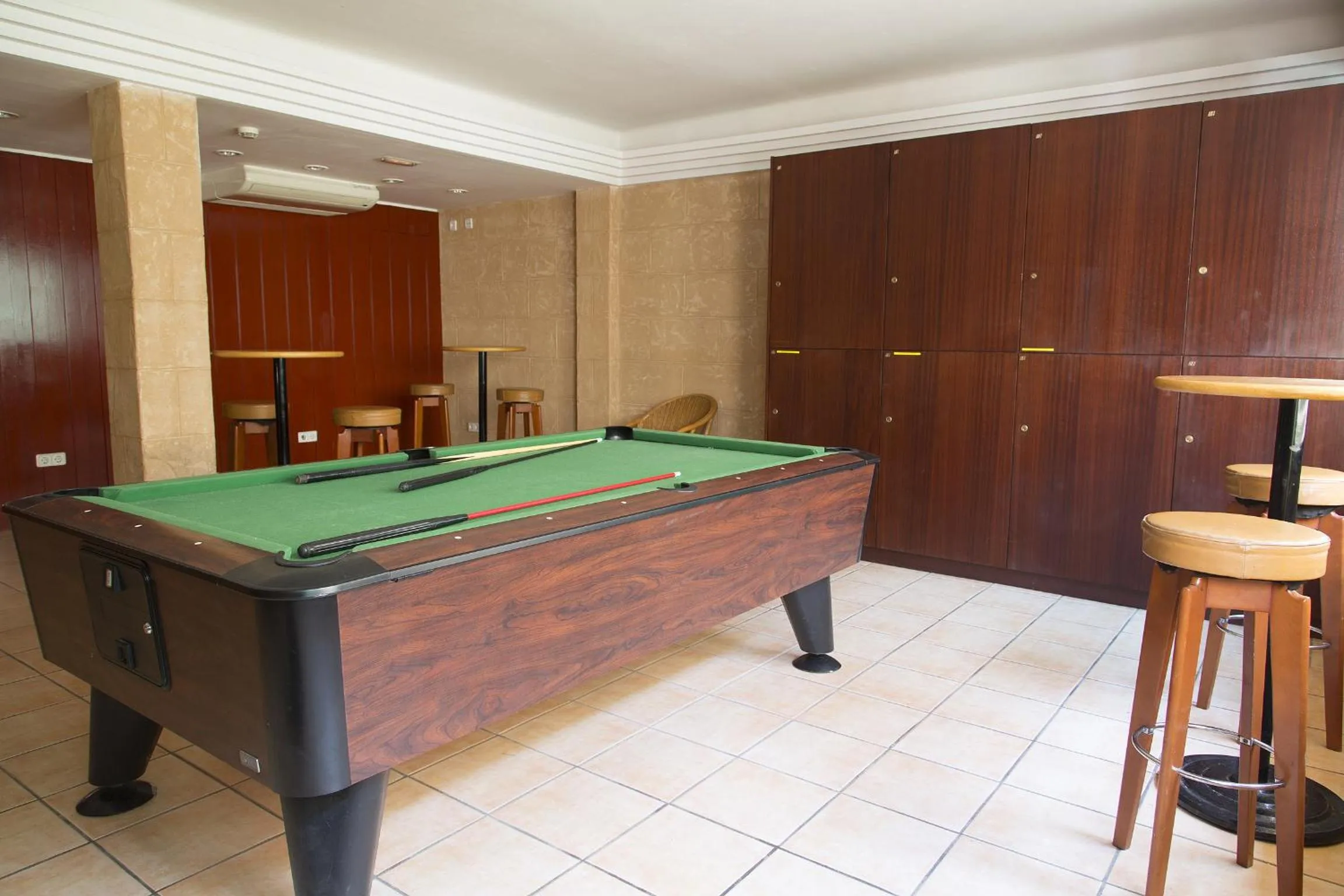 Billiard in Apartamentos Casa Maria