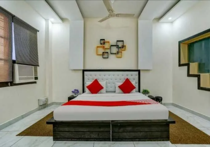 Bedroom, Bed in Hotel O Seventy stay in