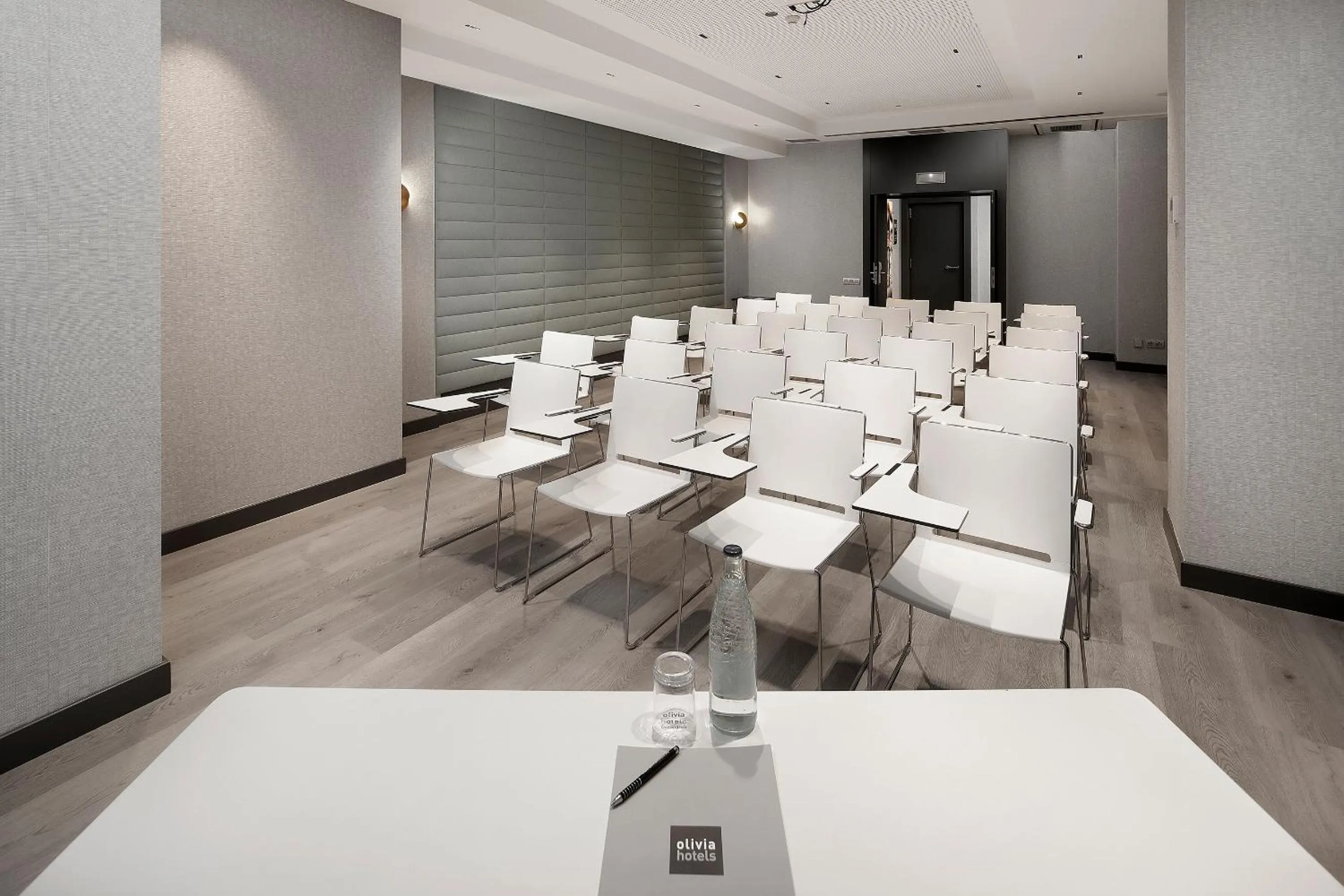 Meeting/conference room in Olivia Plaza Hotel