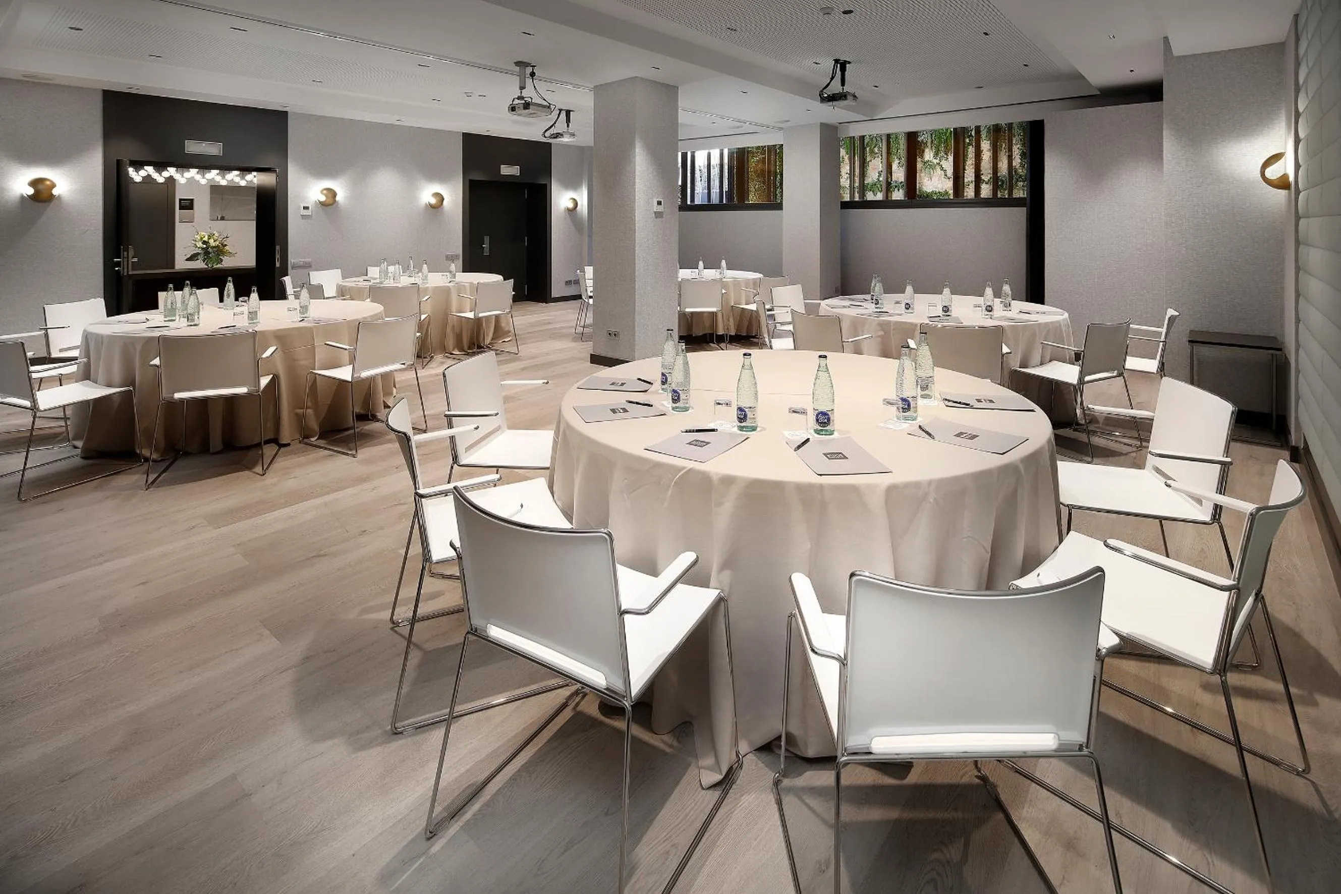 Meeting/conference room in Olivia Plaza Hotel