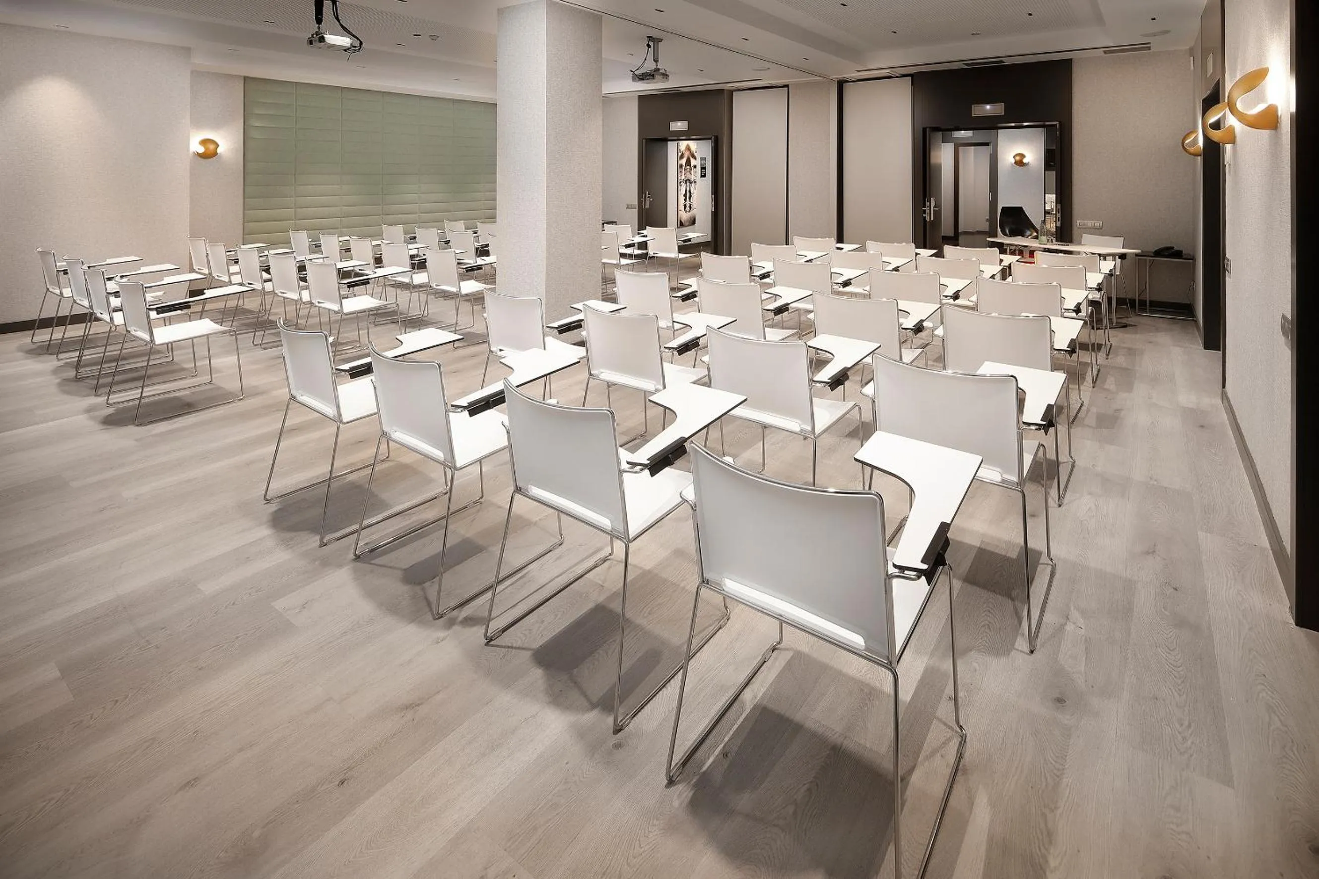 Meeting/conference room in Olivia Plaza Hotel