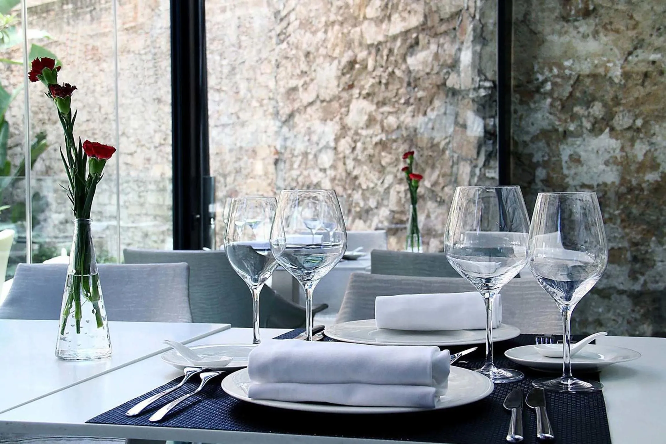 Restaurant/places to eat in Olivia Plaza Hotel