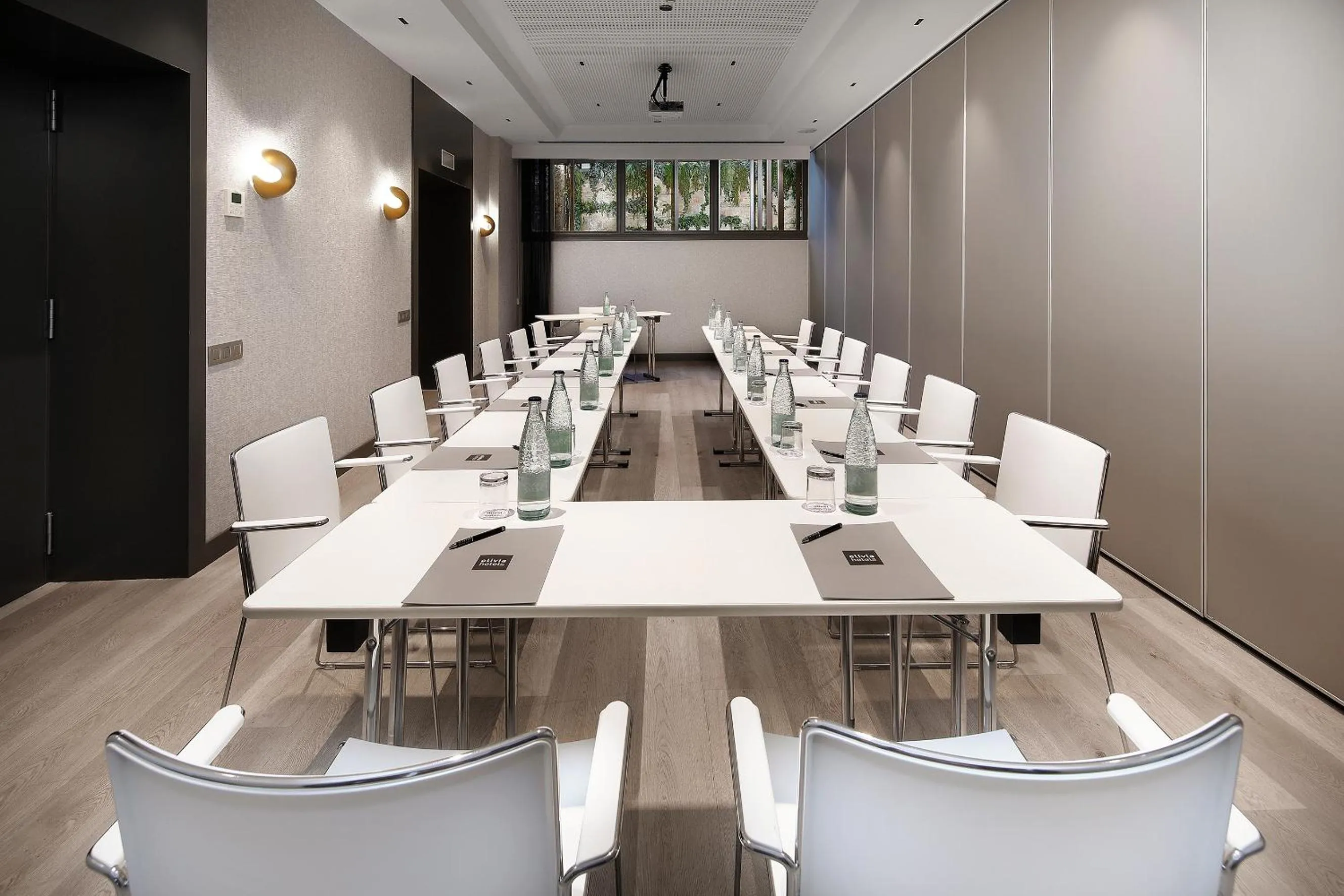 Meeting/conference room in Olivia Plaza Hotel
