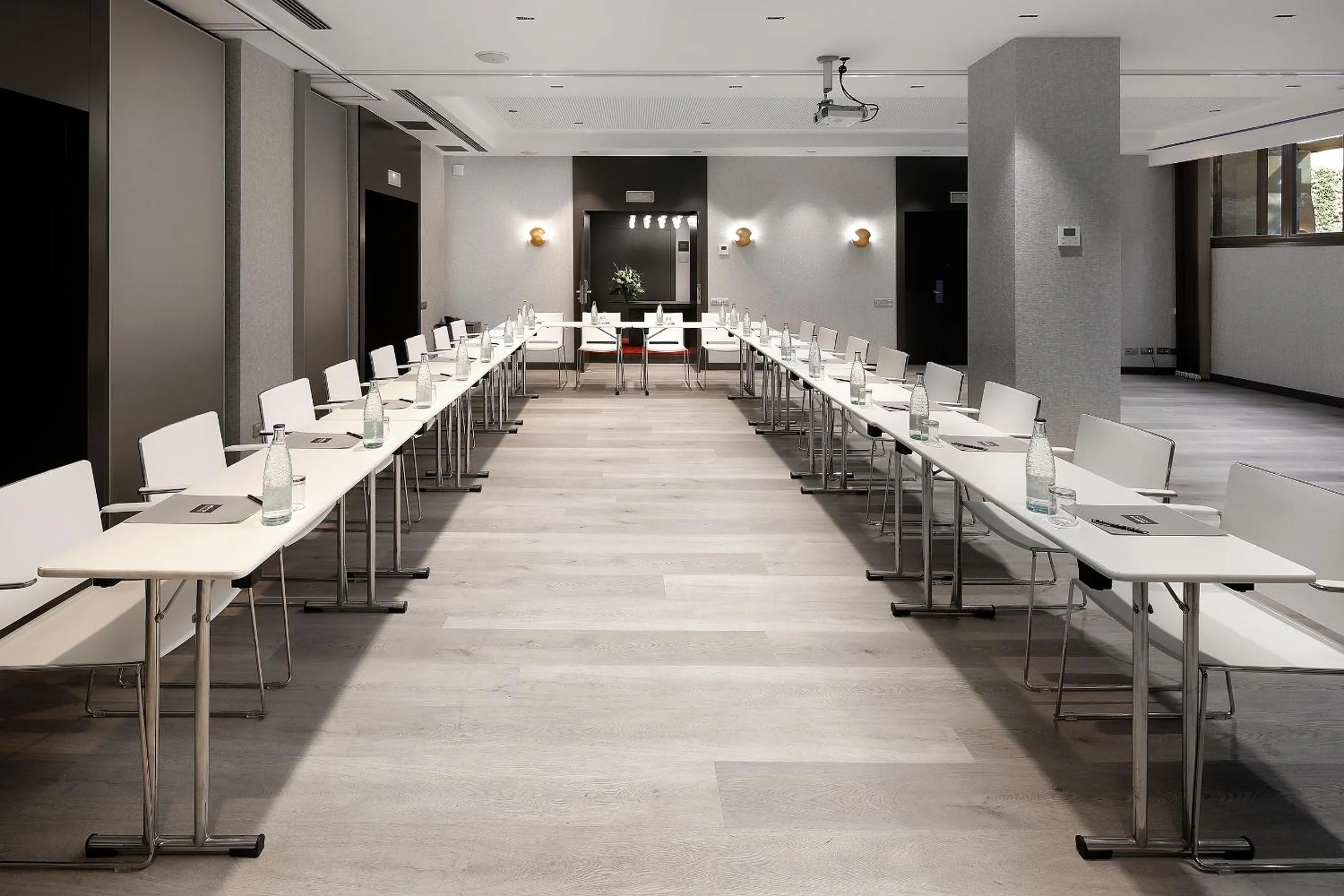 Meeting/conference room in Olivia Plaza Hotel