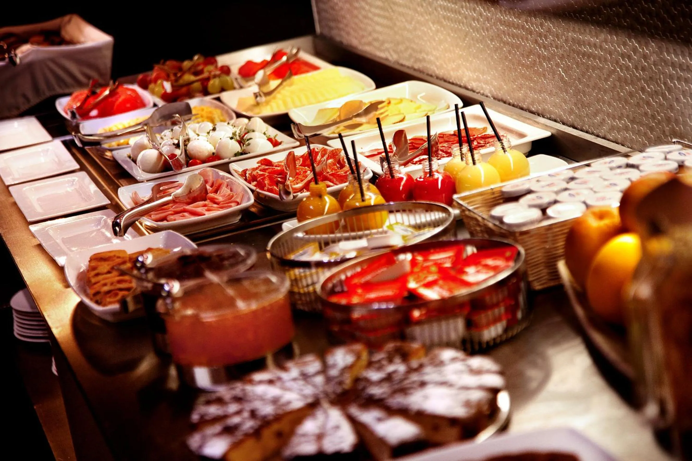 Restaurant/places to eat in Olivia Plaza Hotel