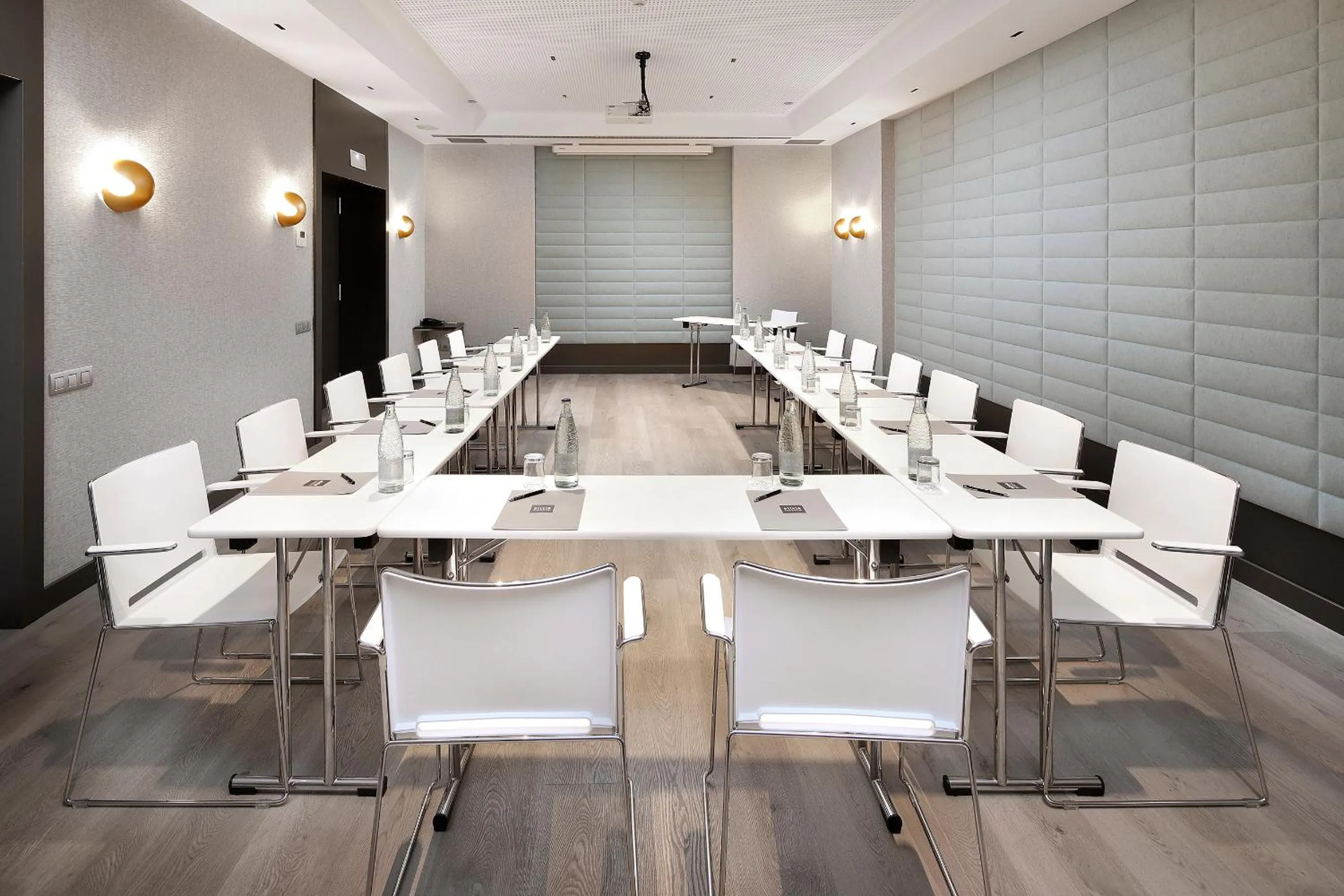 Meeting/conference room in Olivia Plaza Hotel