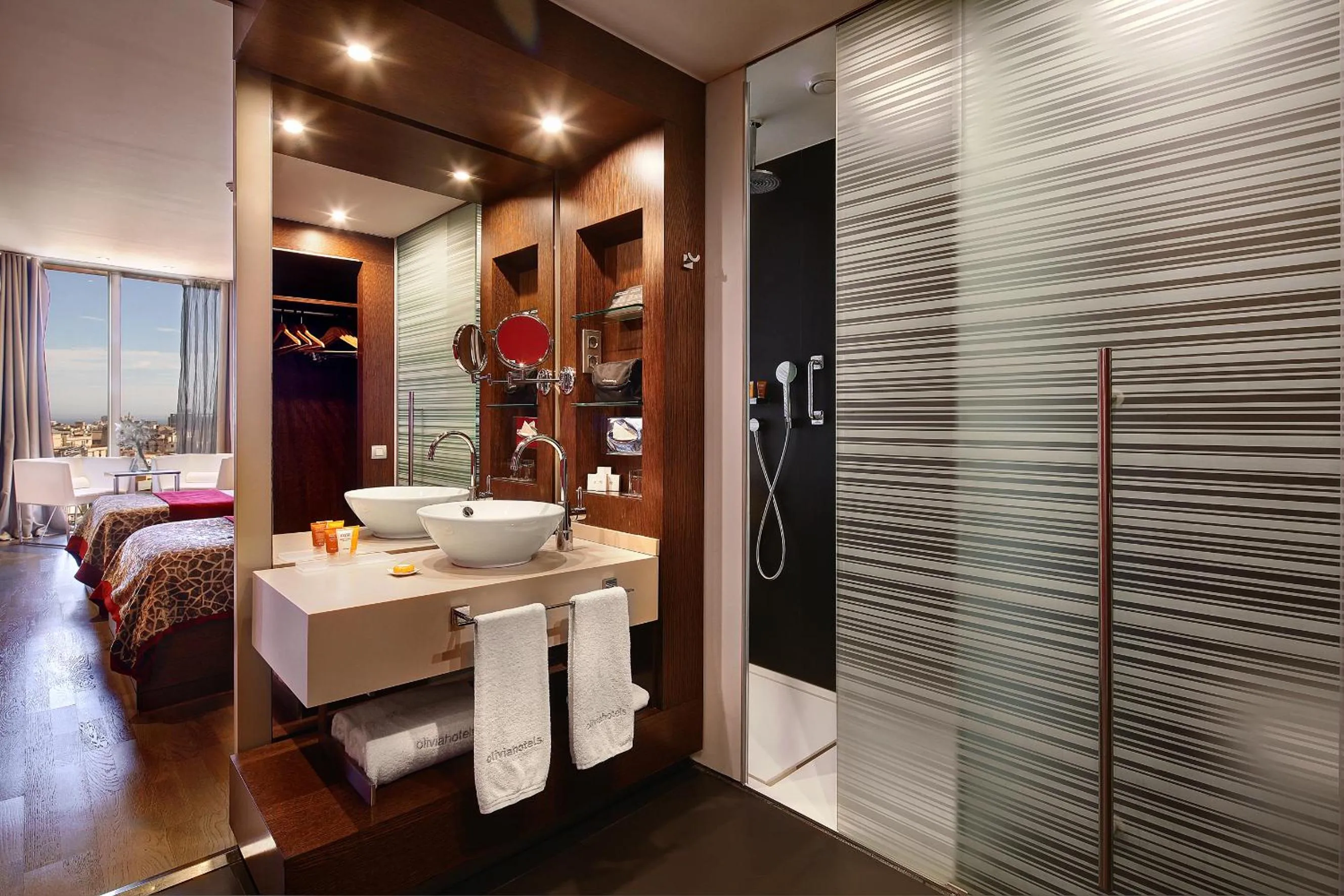 Bathroom in Olivia Plaza Hotel